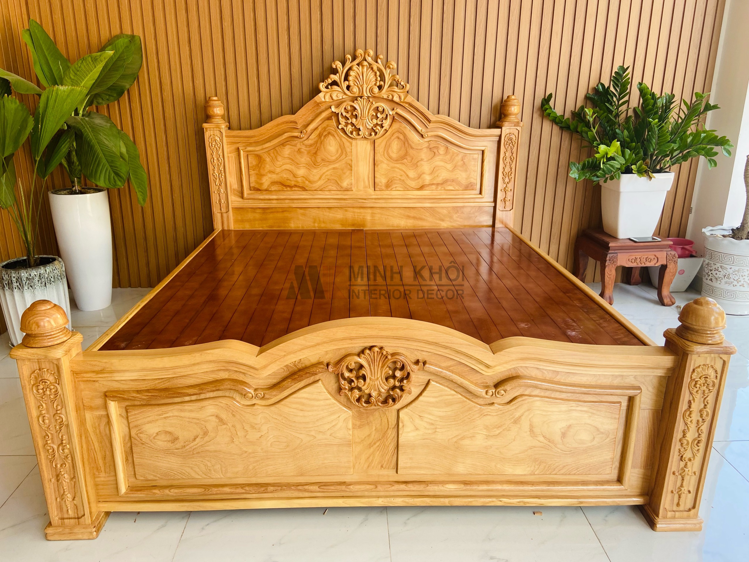 Giường Ngủ Gỗ Gõ Đỏ chạm lan tây - GN436