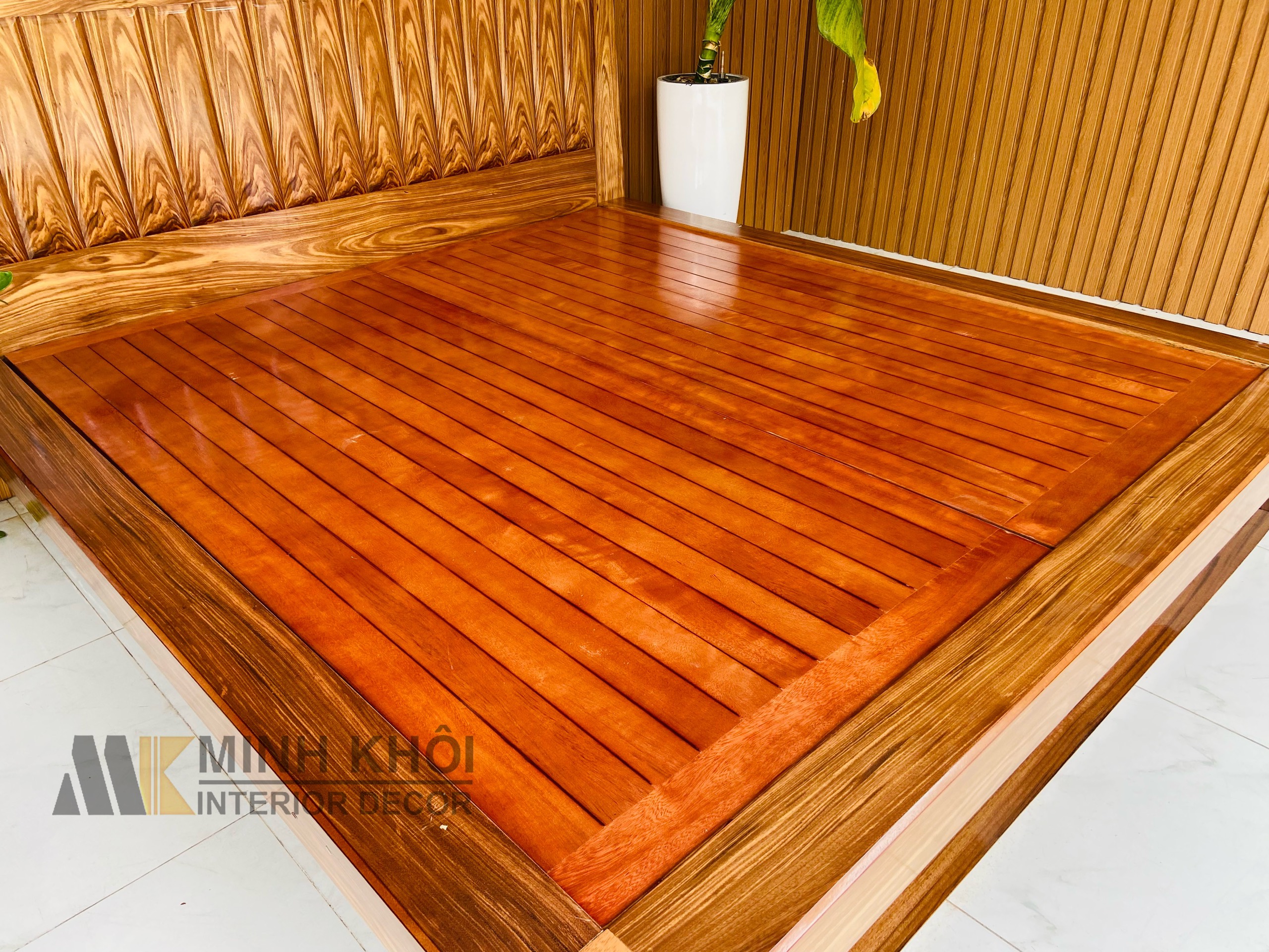 Giường Ngủ Gỗ Hương Xám Chân Quỳ 1m8 - GN502