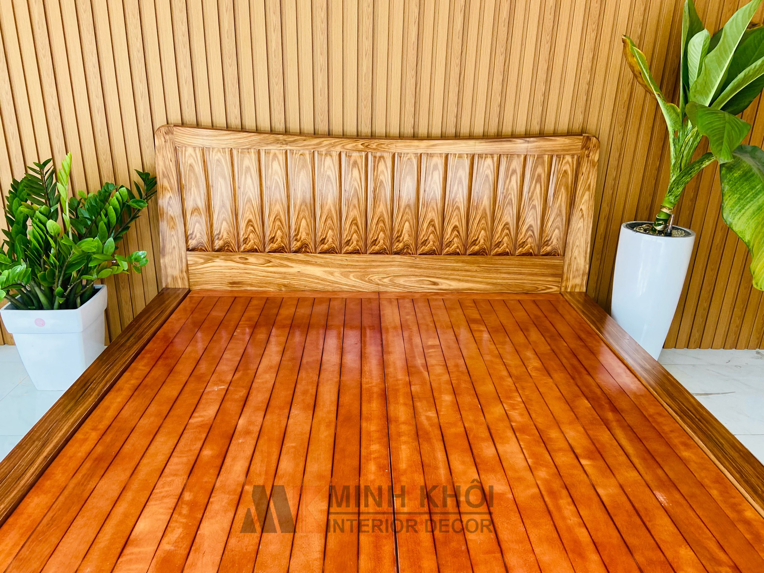 Giường Ngủ Gỗ Hương Xám Chân Quỳ 1m8 - GN502