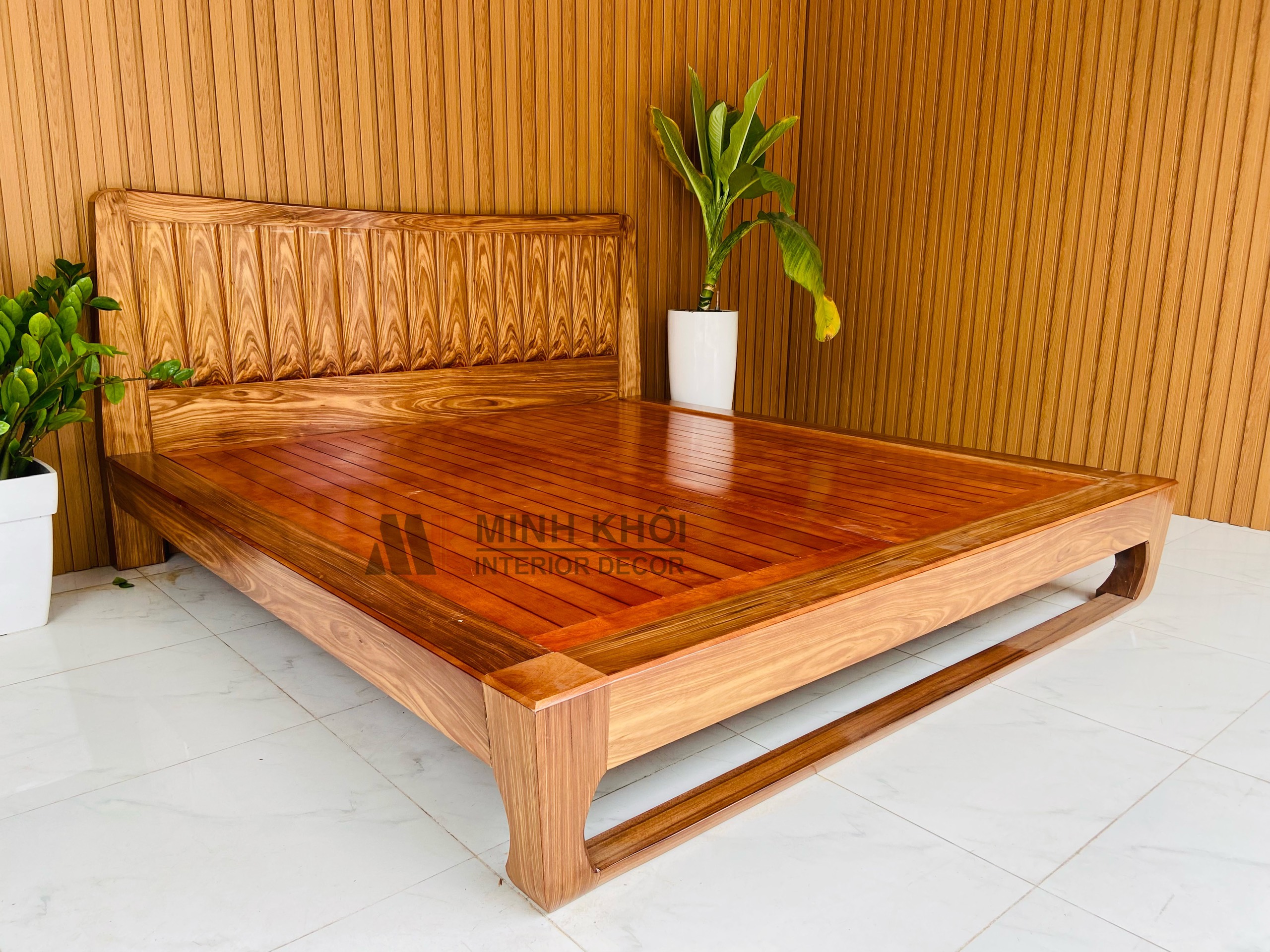 Giường Ngủ Gỗ Hương Xám Chân Quỳ 1m8 - GN502