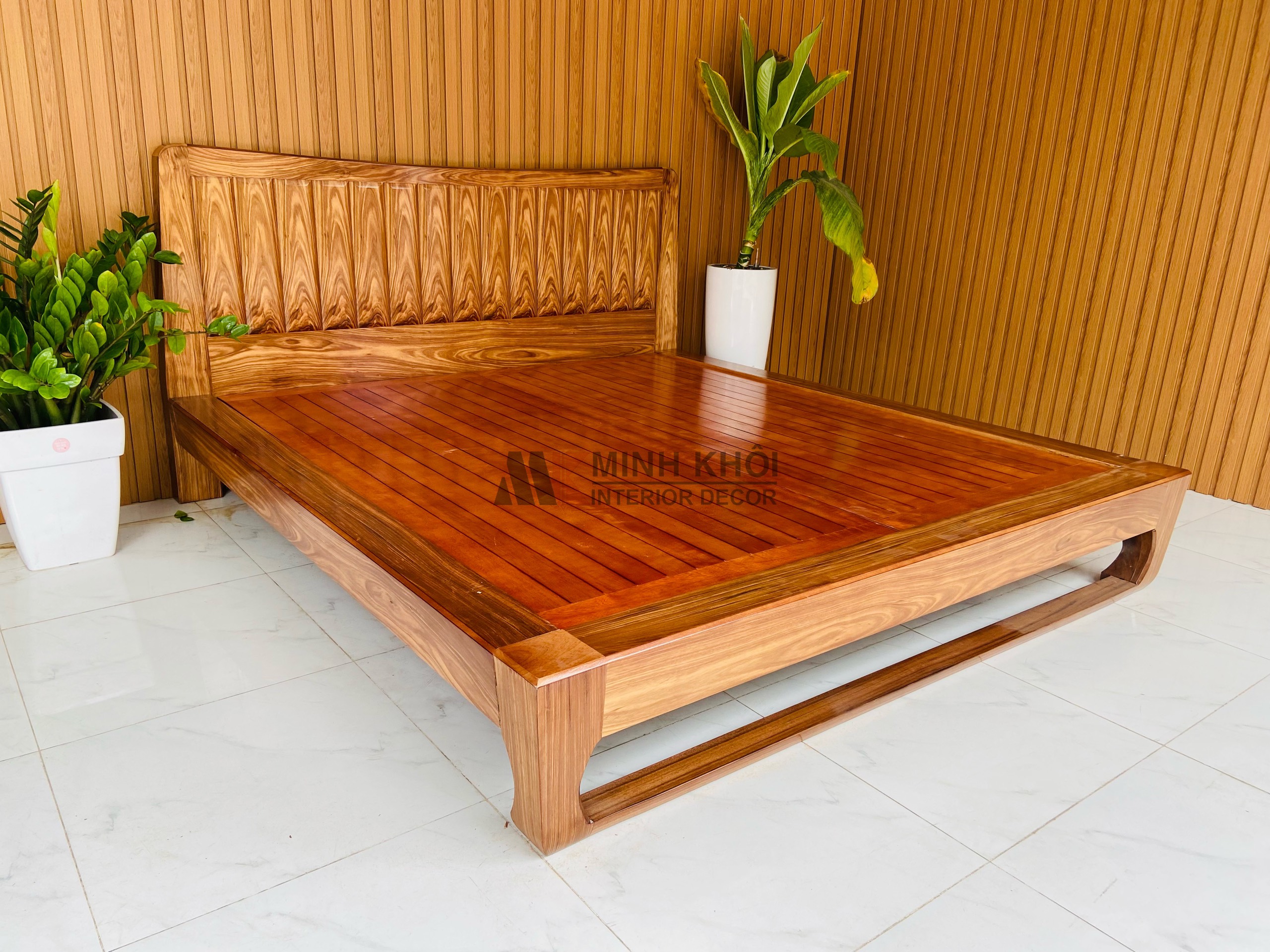 Giường Ngủ Gỗ Hương Xám Chân Quỳ 1m8 - GN502