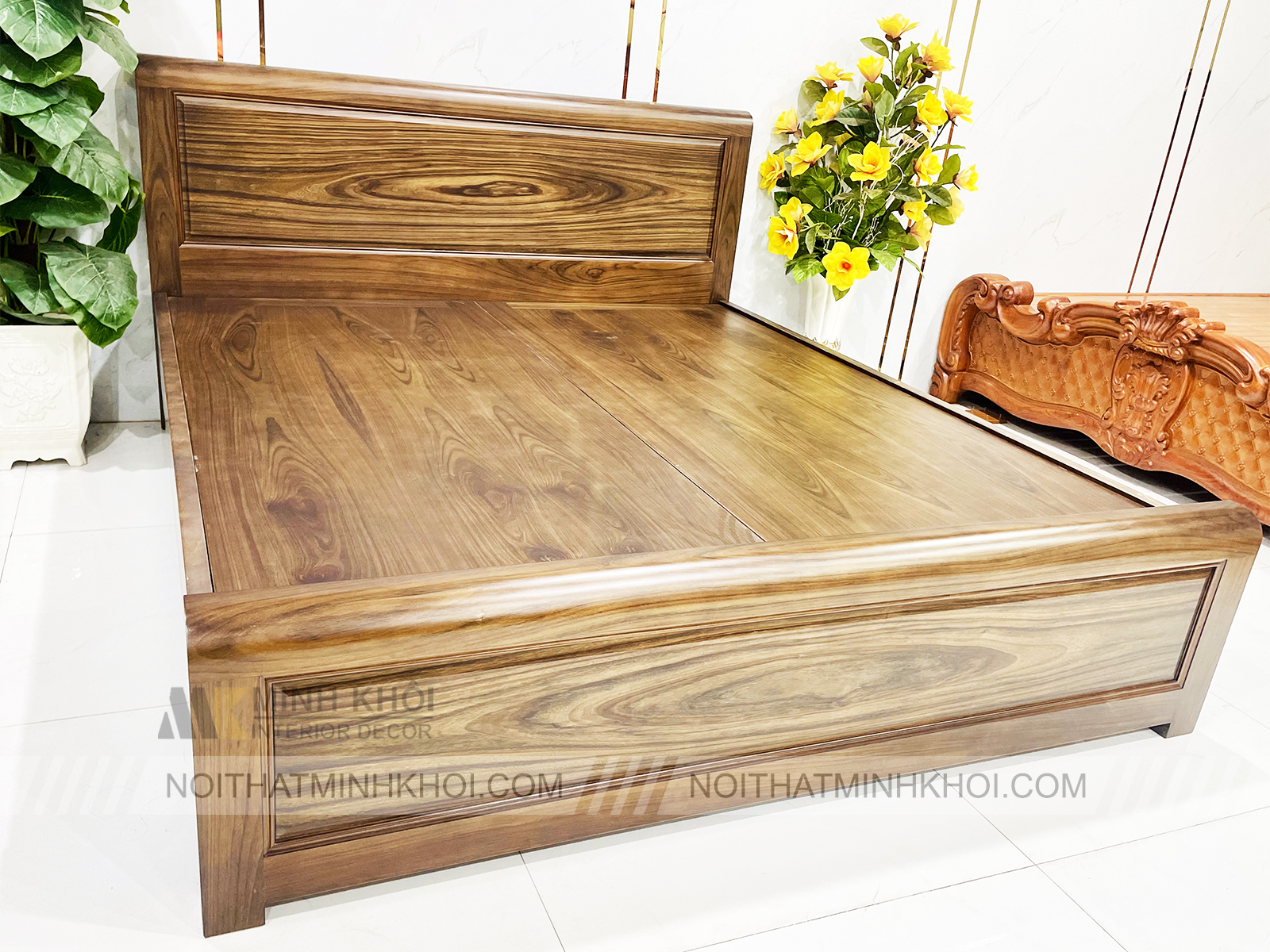 Giường Ngủ Gỗ Sồi Óc Chó Long Khung - GN1059