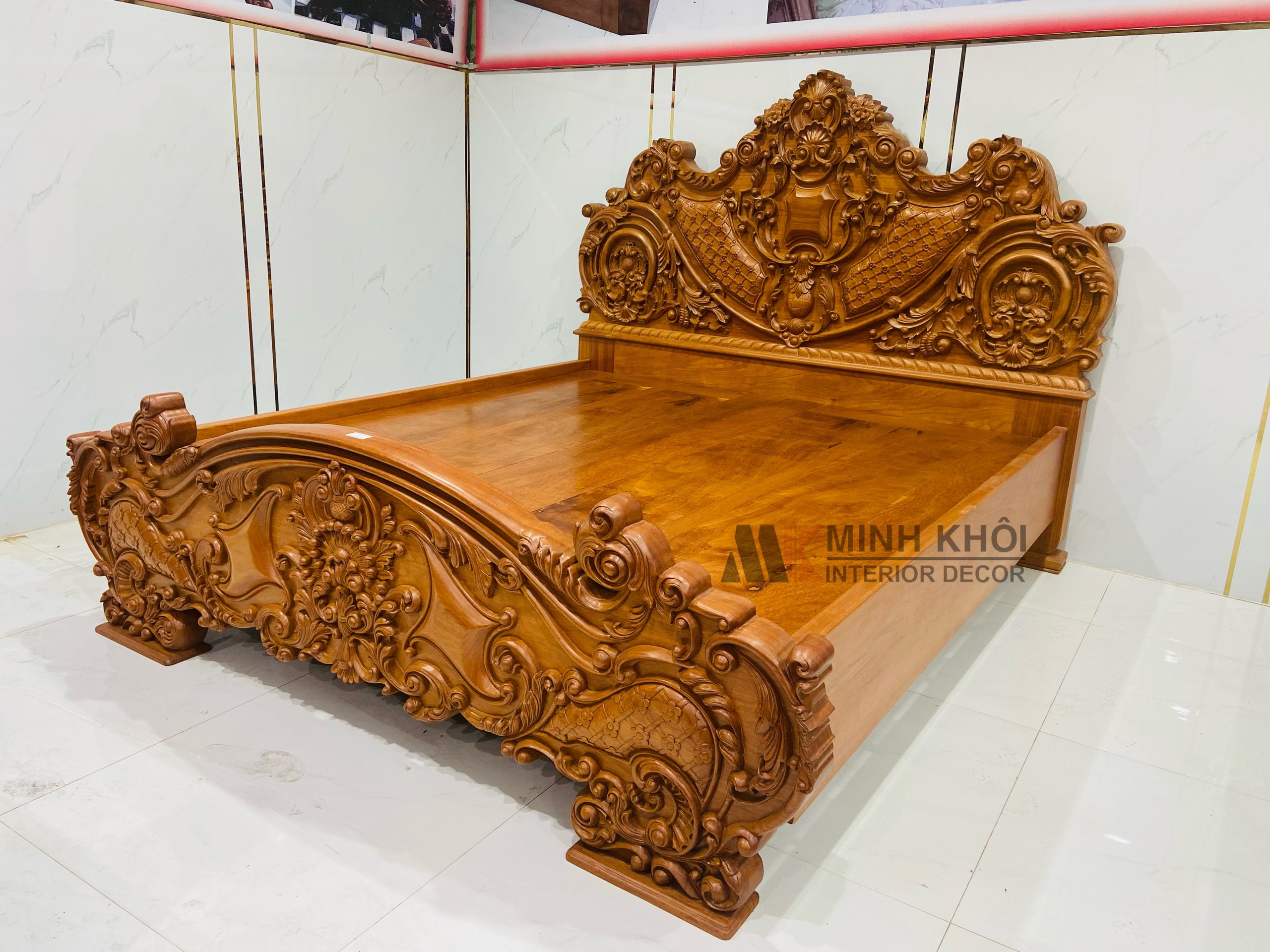 Giường Ngủ Louis Gõ Đỏ Nguyên Khối 2m2 - GN068