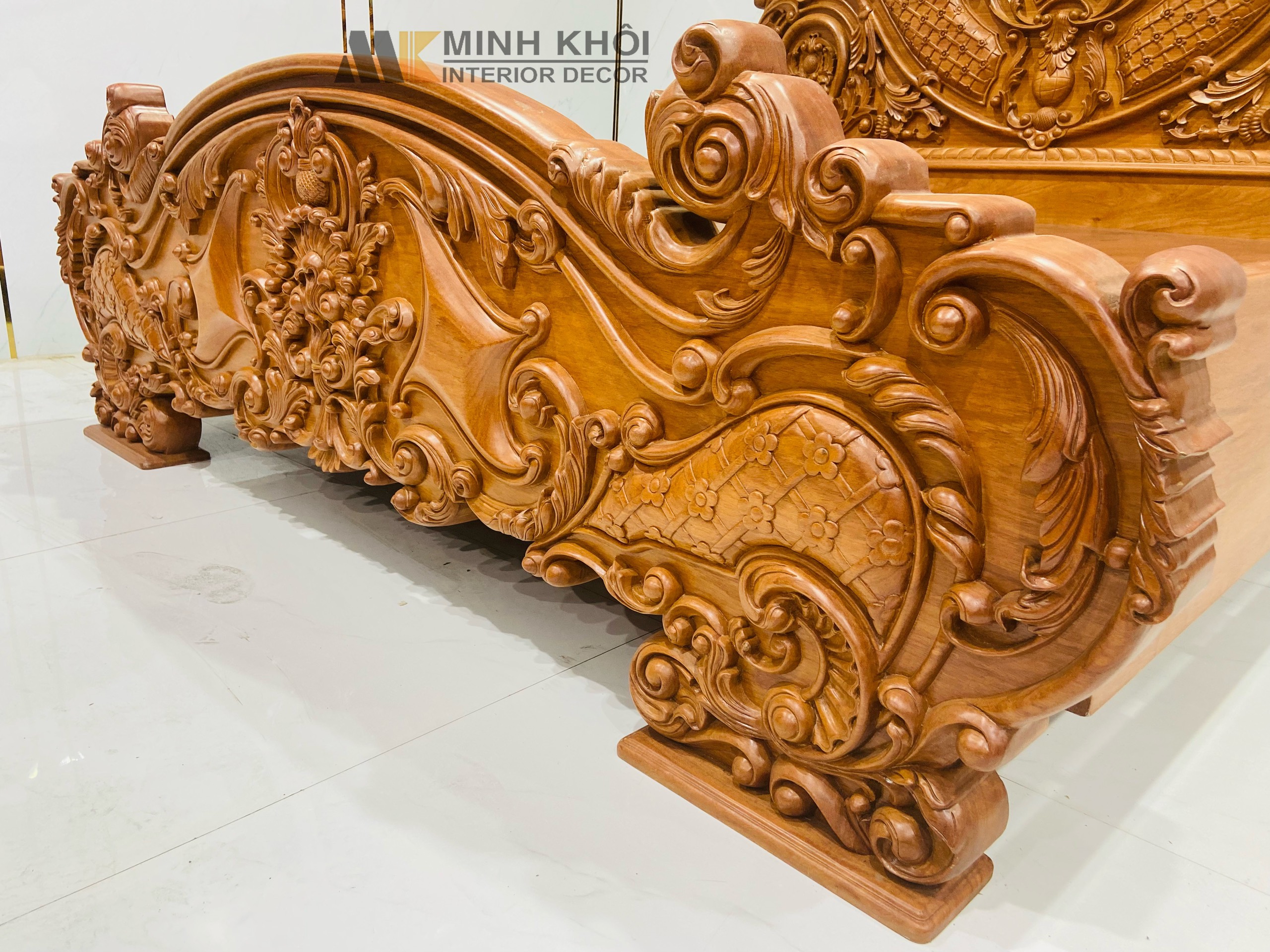 Giường Ngủ Louis Gõ Đỏ Nguyên Khối 2m2 - GN068