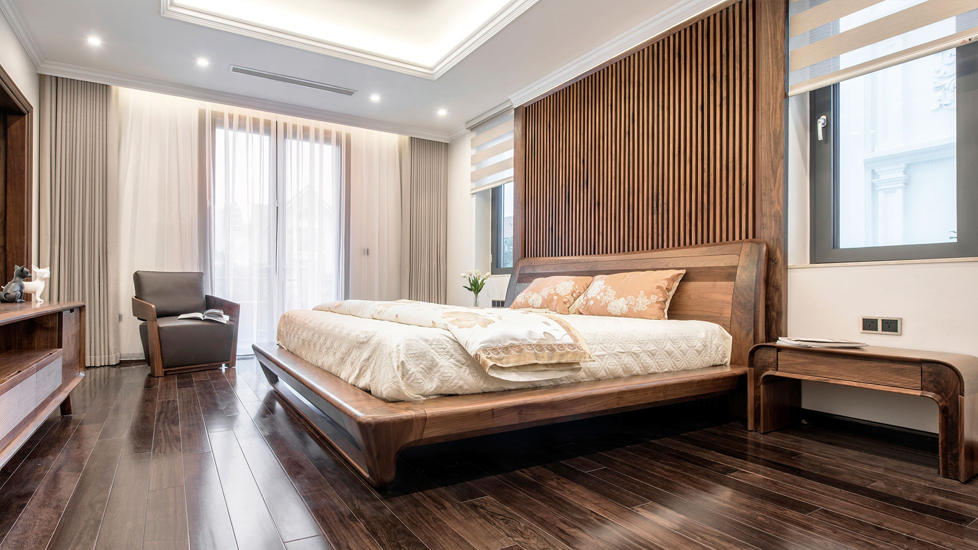 Giường gỗ cao cấp 2024 mang đến cho bạn sự thoải mái tối đa khi nghỉ ngơi. Với chất lượng gỗ tuyệt vời và thiết kế đẹp mắt, giường giúp bạn cảm thấy thư giãn hơn sau những giờ làm việc căng thẳng. Hãy cùng thư giãn và ngủ ngon trên giường gỗ cao cấp này.