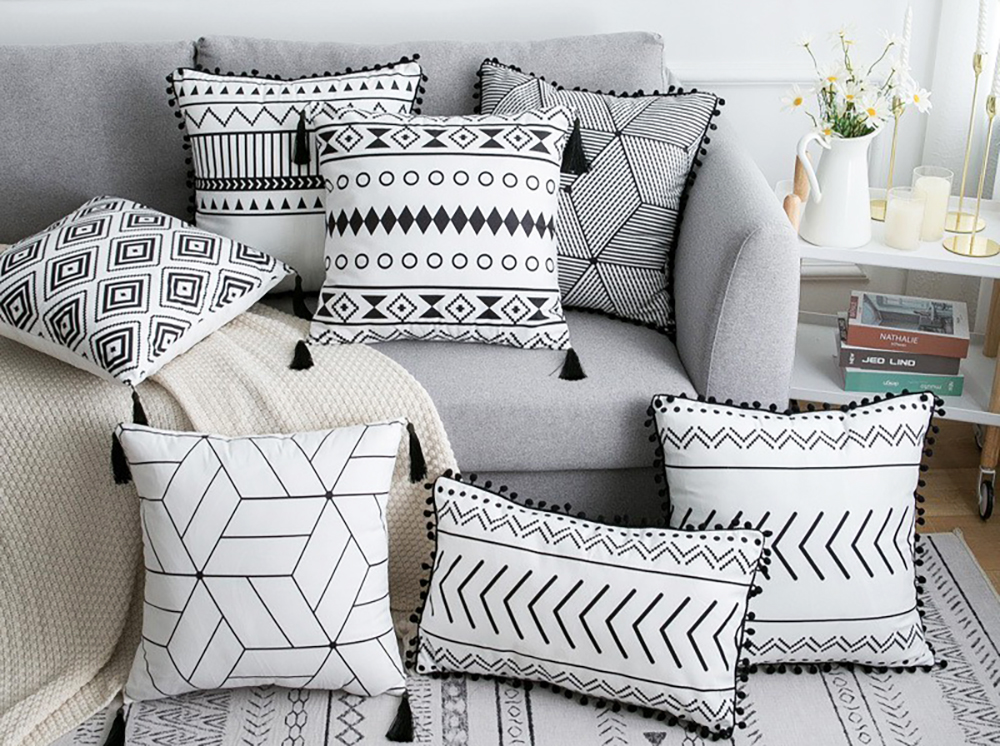 Gối tựa lưng sofa họa tiết hình học đính tua rua