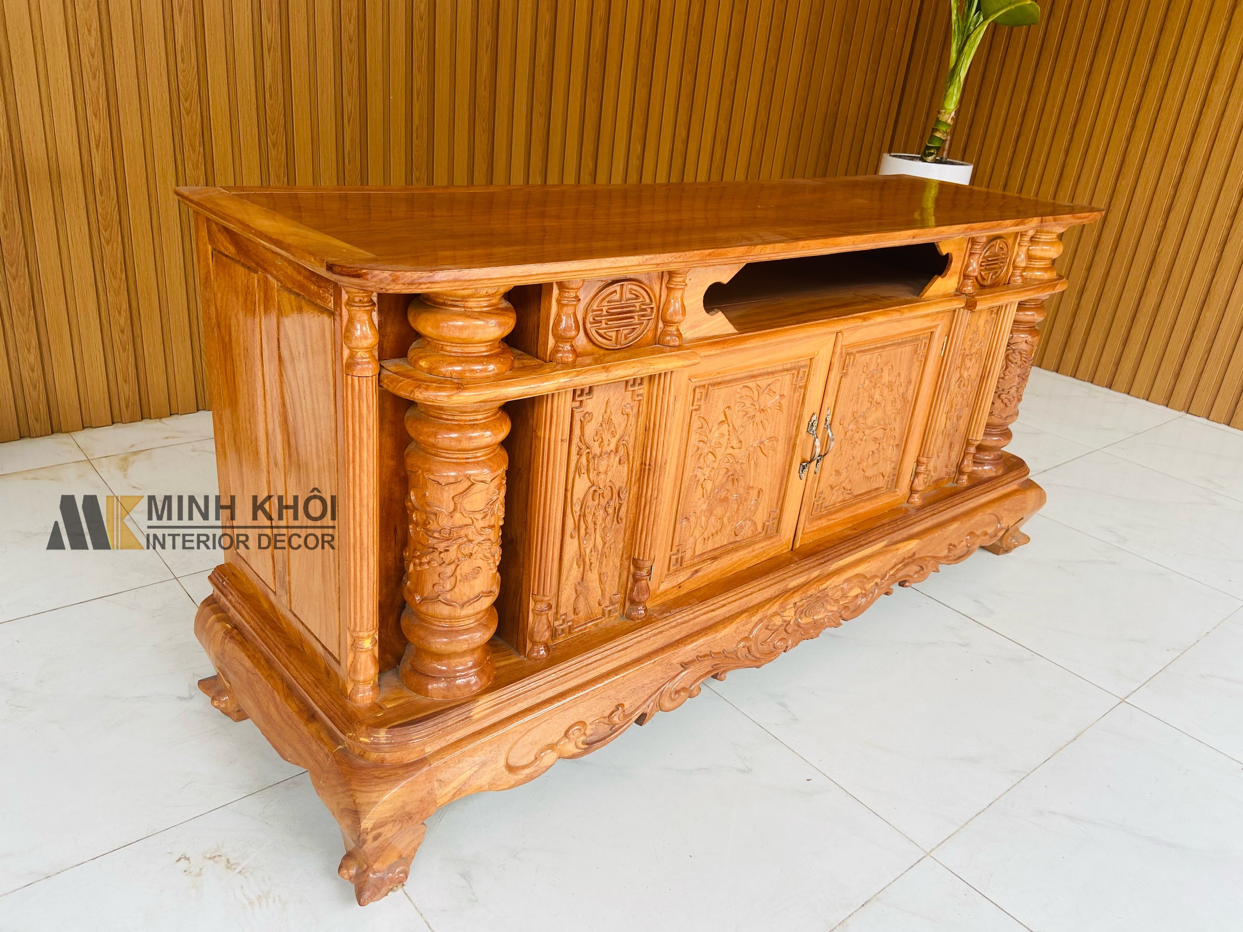 Kệ Tivi gõ 1m6 Cột Nho Chạm - KTV930