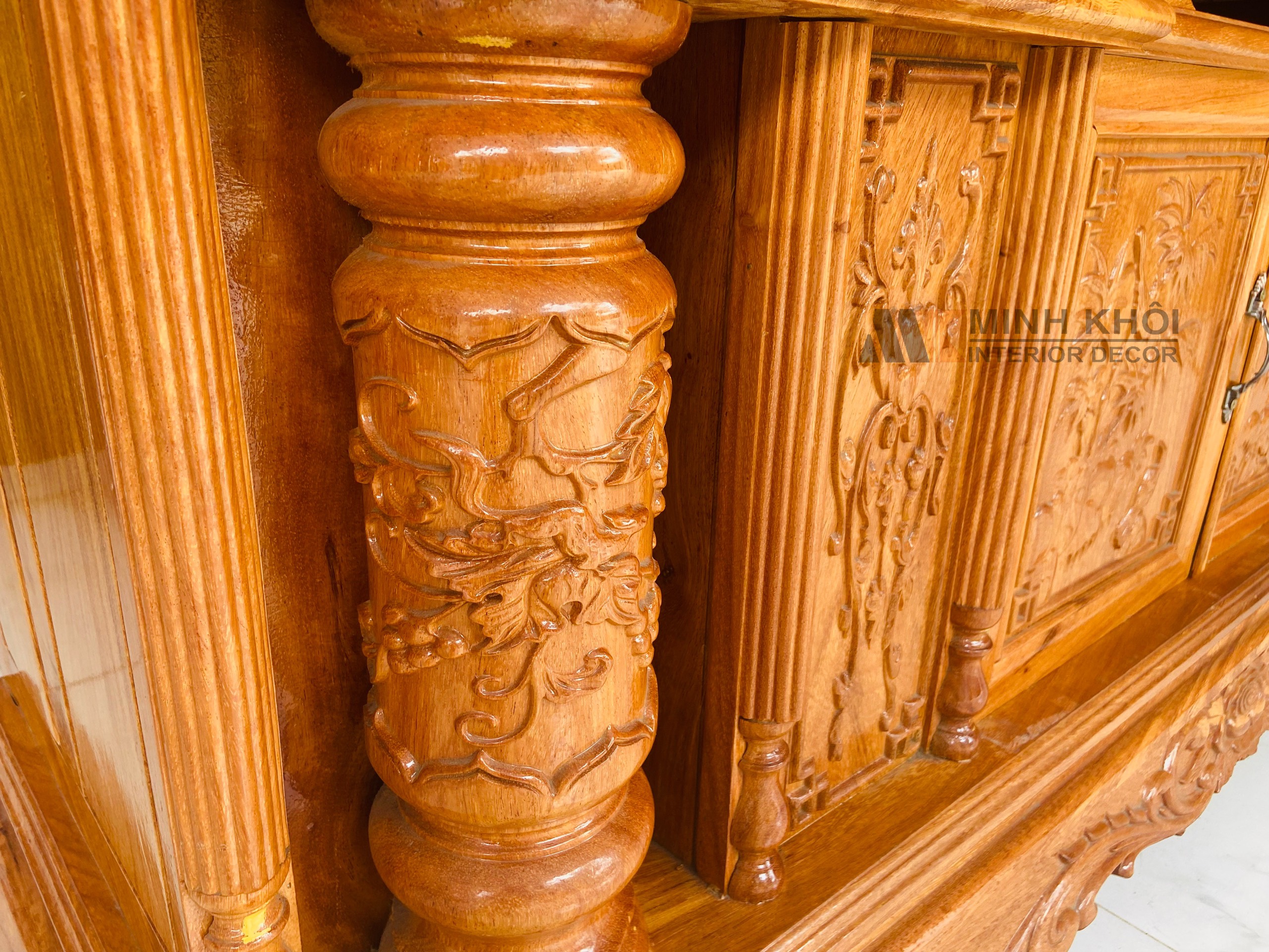 Kệ Tivi gõ 1m6 Cột Nho Chạm - KTV930