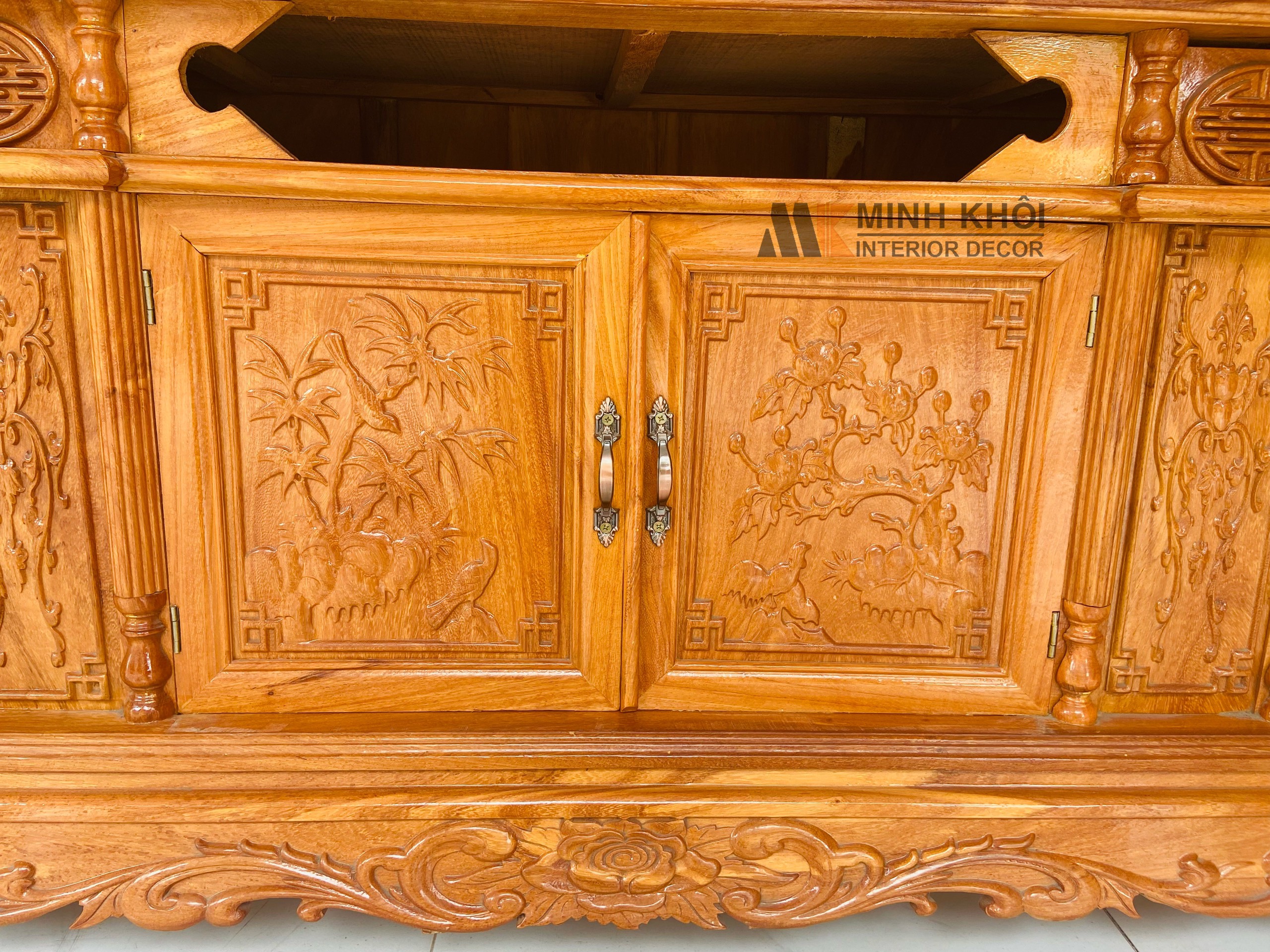 Kệ Tivi gõ 1m6 Cột Nho Chạm - KTV930