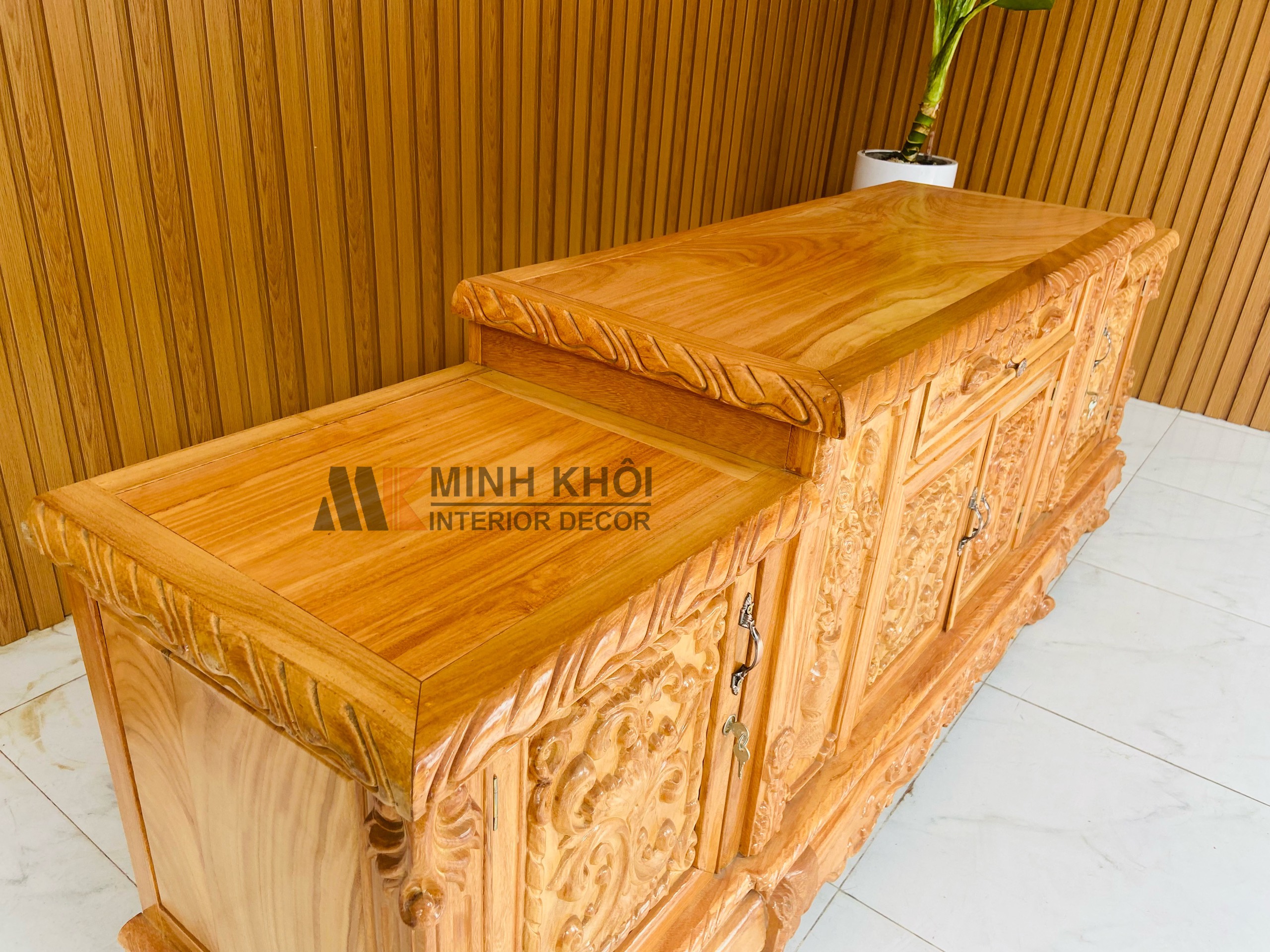 Kệ Tivi Gõ 2m2 Chạm Cao Cấp - KTV931