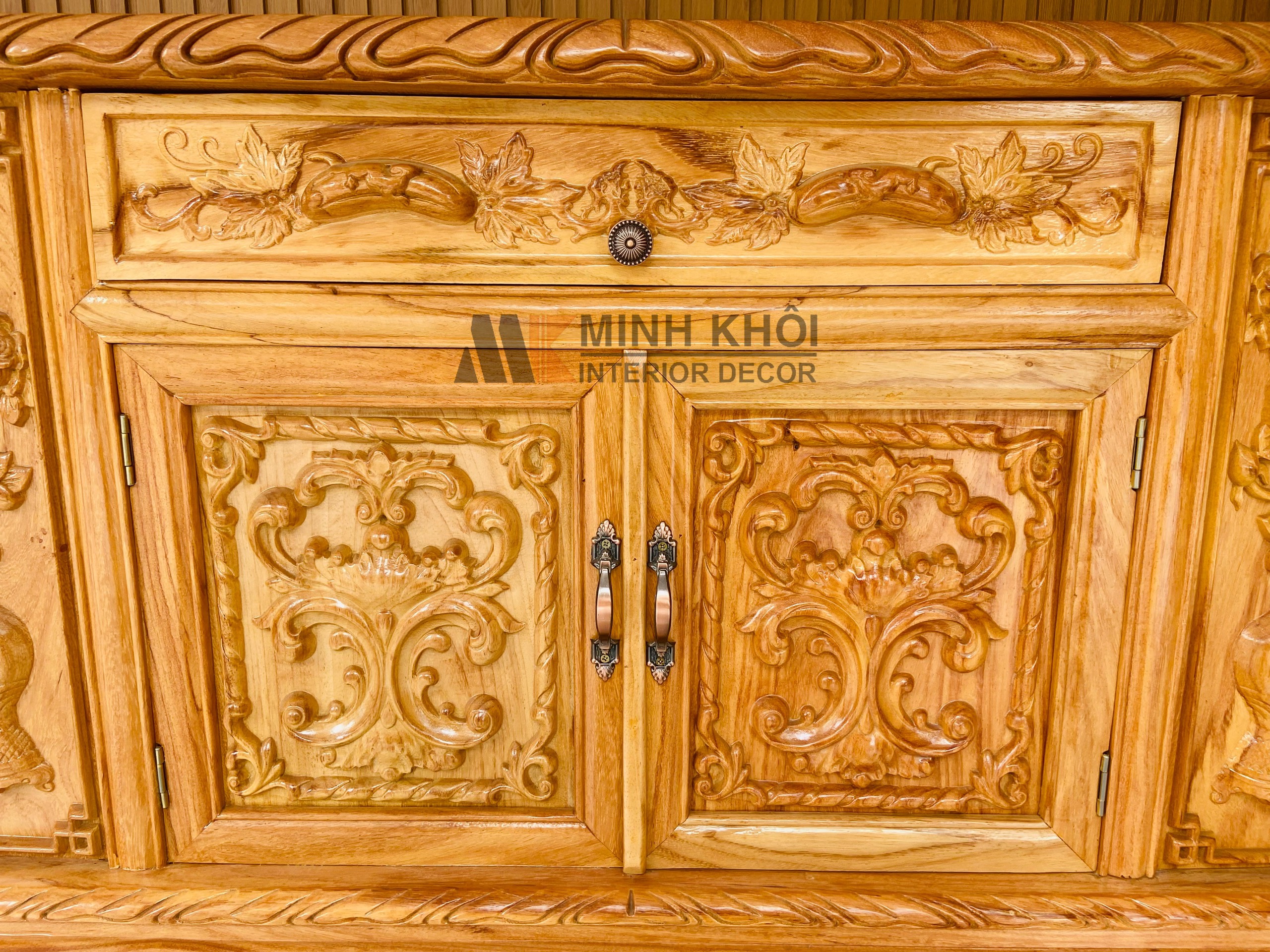 Kệ Tivi Gõ 2m2 Chạm Cao Cấp - KTV931