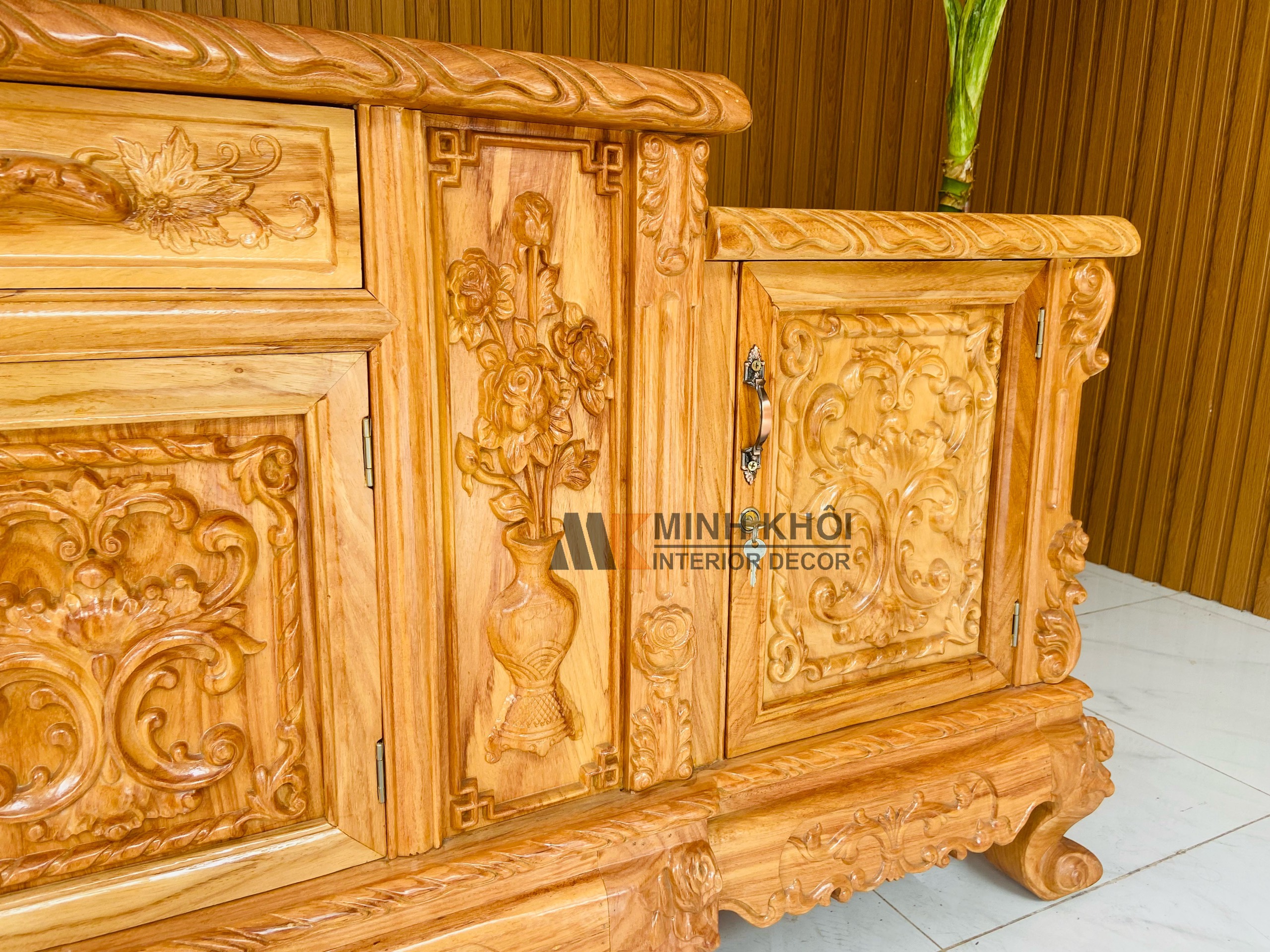 Kệ Tivi Gõ 2m2 Chạm Cao Cấp - KTV931