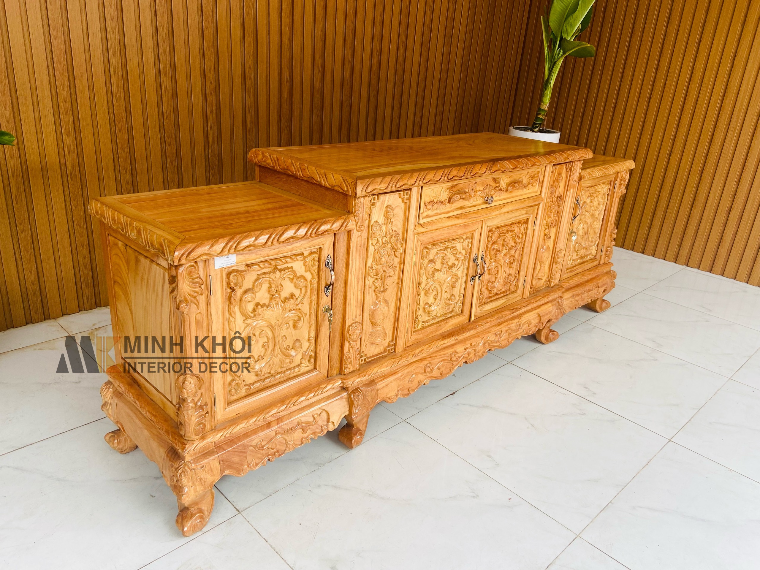 Kệ Tivi Gõ 2m2 Chạm Cao Cấp - KTV931