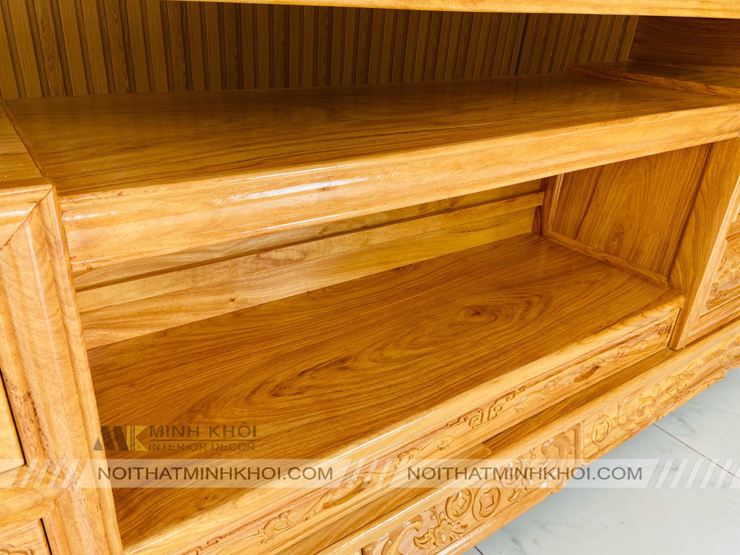 Kệ Tivi Gõ Đỏ Đồng Tiền 2m4 - KTV005