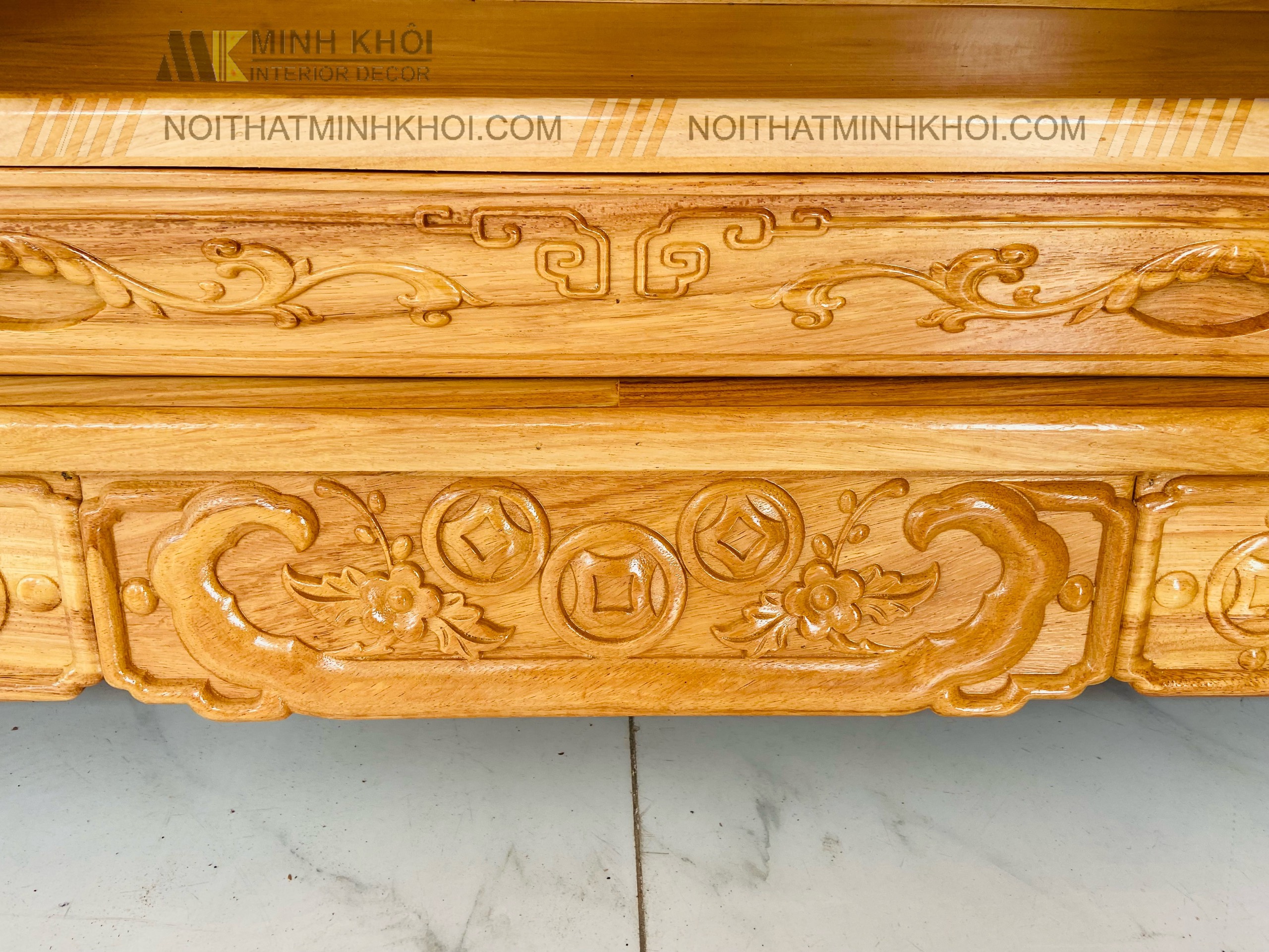 Kệ Tivi Gõ Đỏ Đồng Tiền 2m4 - KTV005