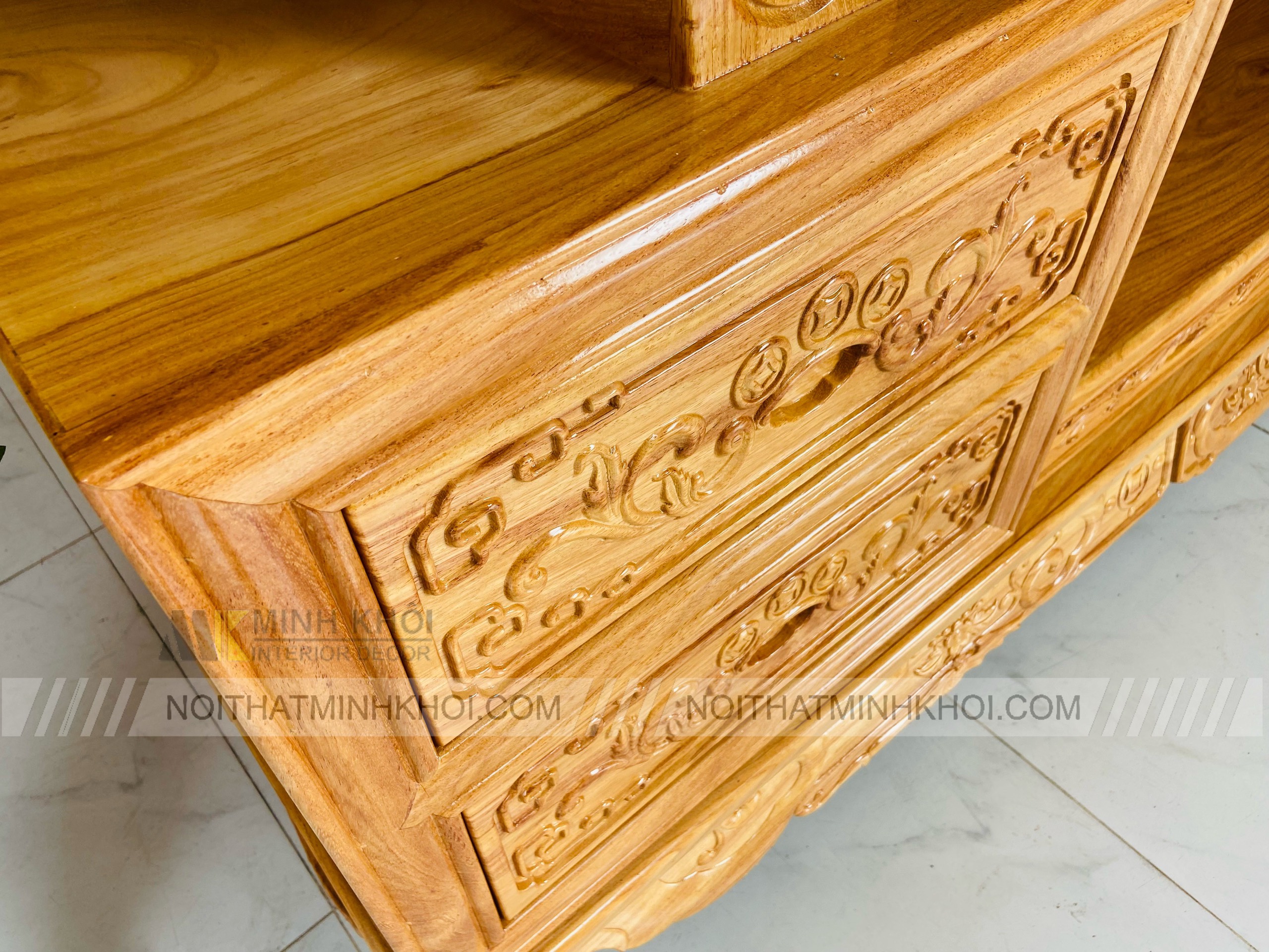 Kệ Tivi Gõ Đỏ Đồng Tiền 2m4 - KTV005