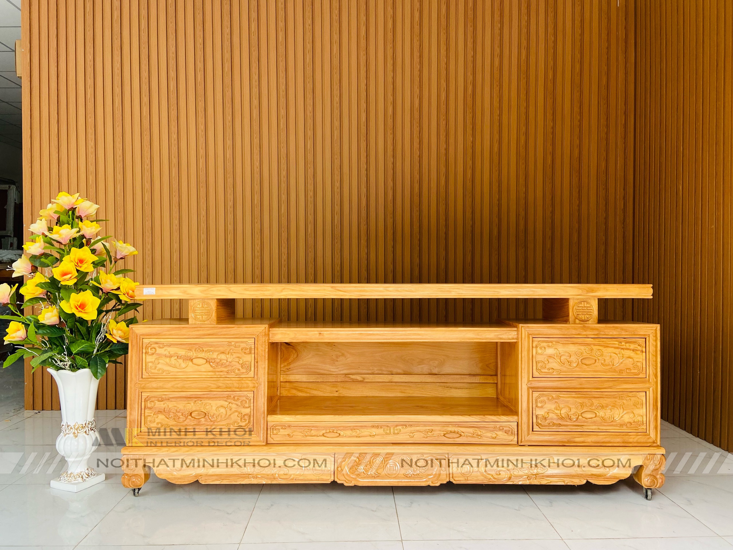 Kệ Tivi Gõ Đỏ Đồng Tiền 2m4 - KTV005