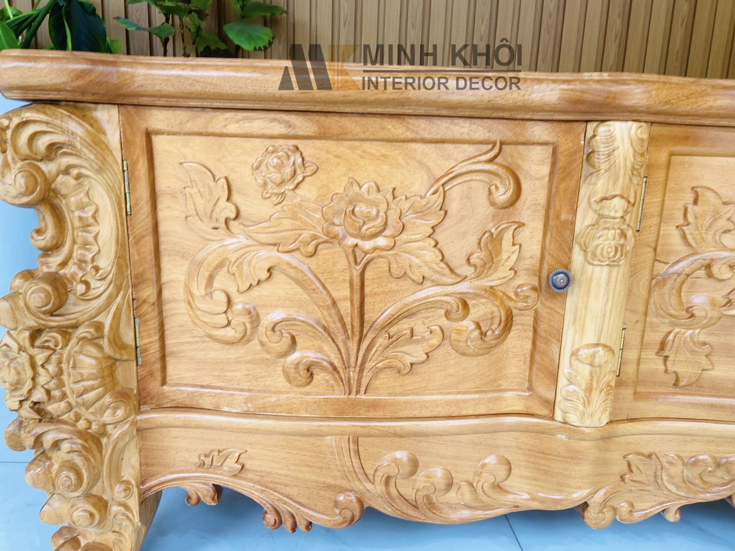 Kệ tivi gõ đỏ louis 2m4 - KTV929