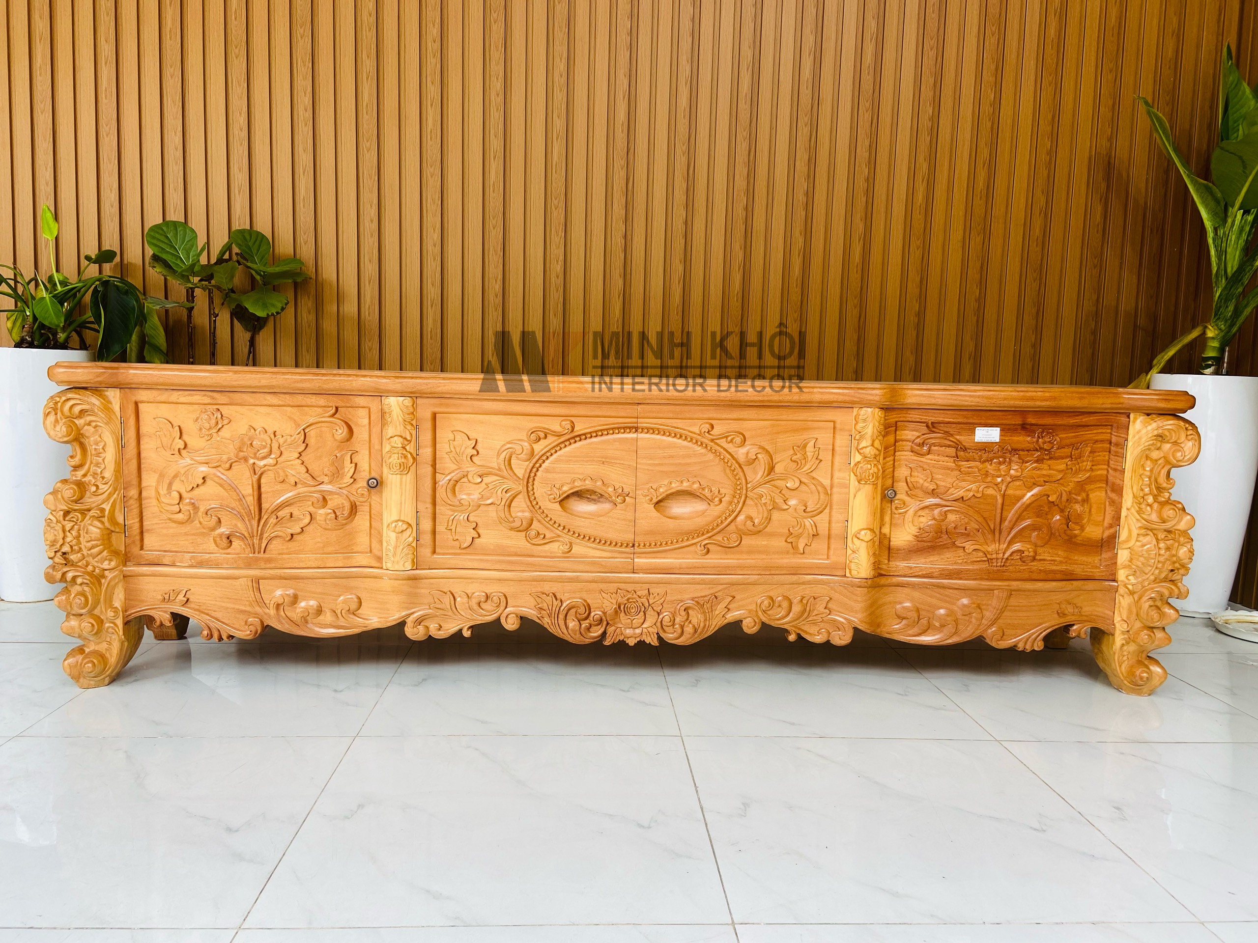 Kệ tivi gõ đỏ louis 2m4 - KTV929