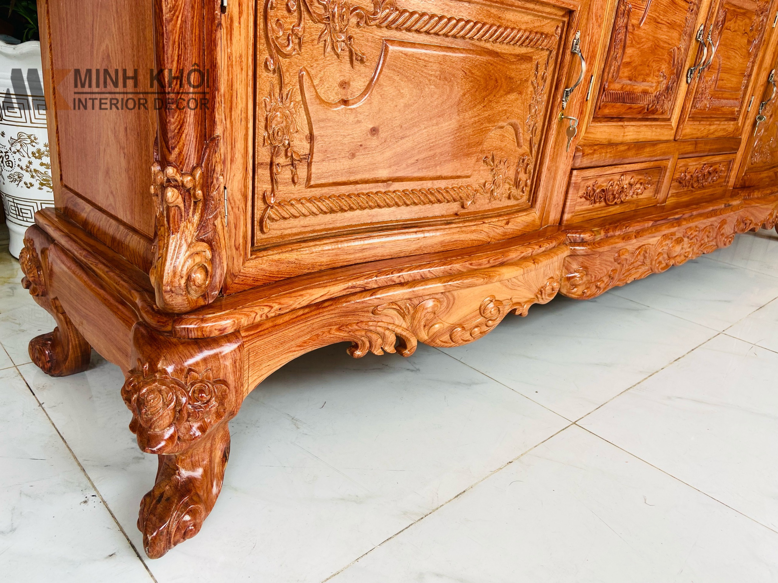 Kệ tivi Hương đá mặt cong - KTV926