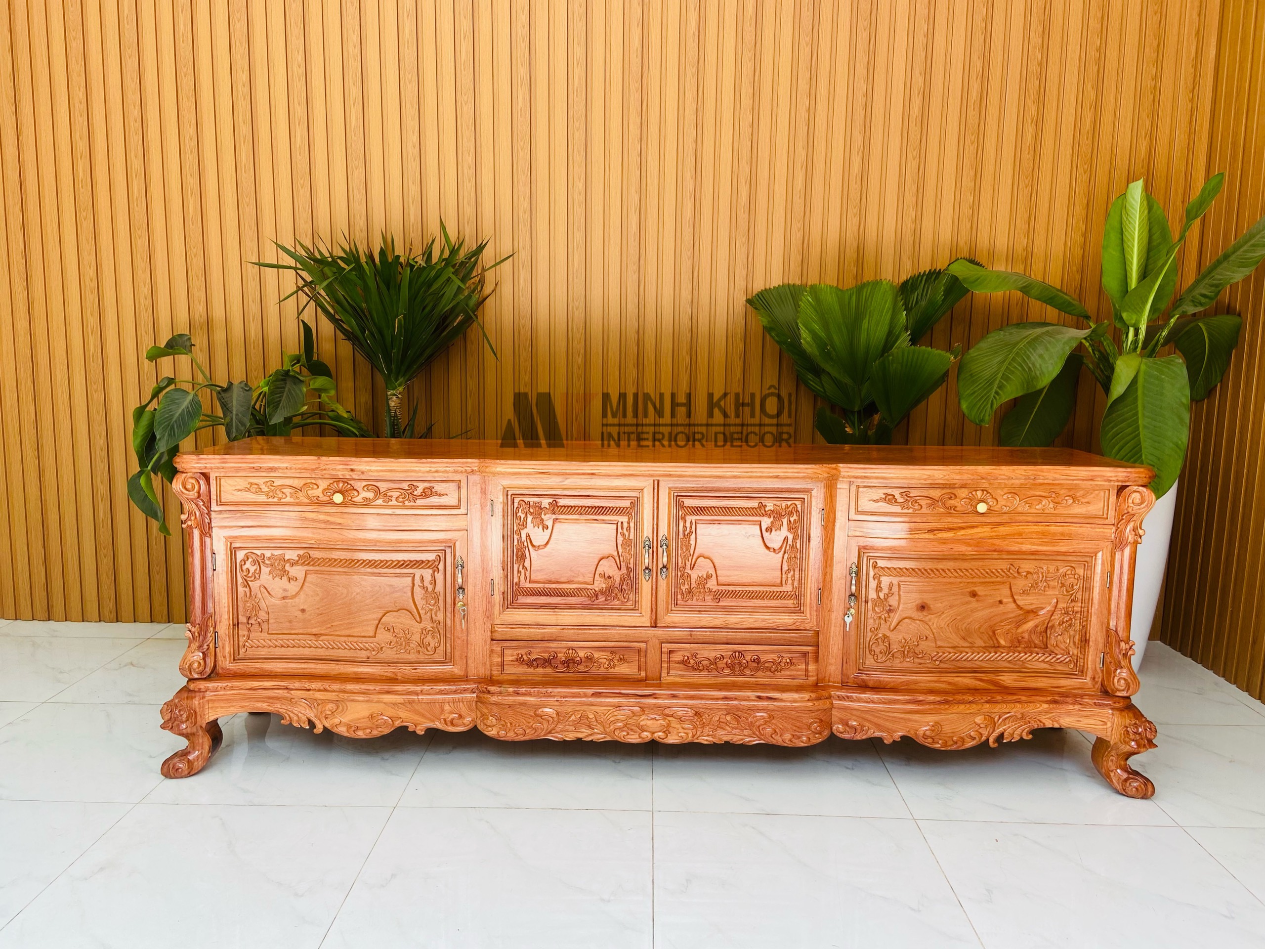Kệ tivi gỗ hương đá mặt cong - KTV926