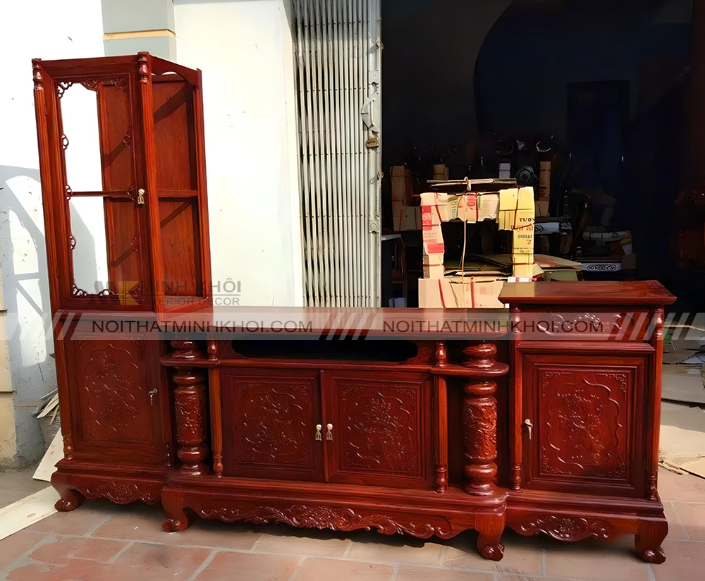 Kệ tivi lệch trái gỗ tự nhiên màu nâu đỏ sang trọng