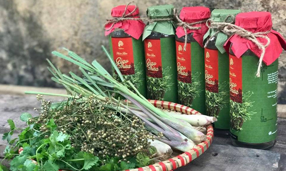 Lau bàn thờ nước mùi già