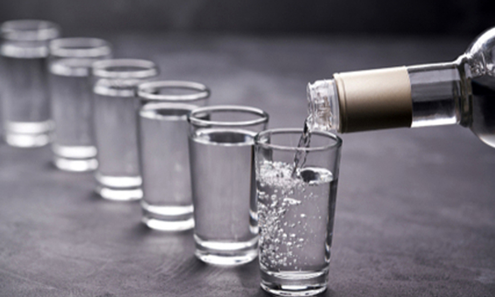 Lau bàn thờ bằng rượu trắng