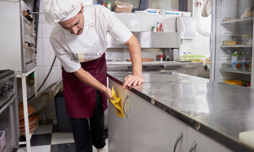 lau chùi tủ bếp MDF phủ Acrylic