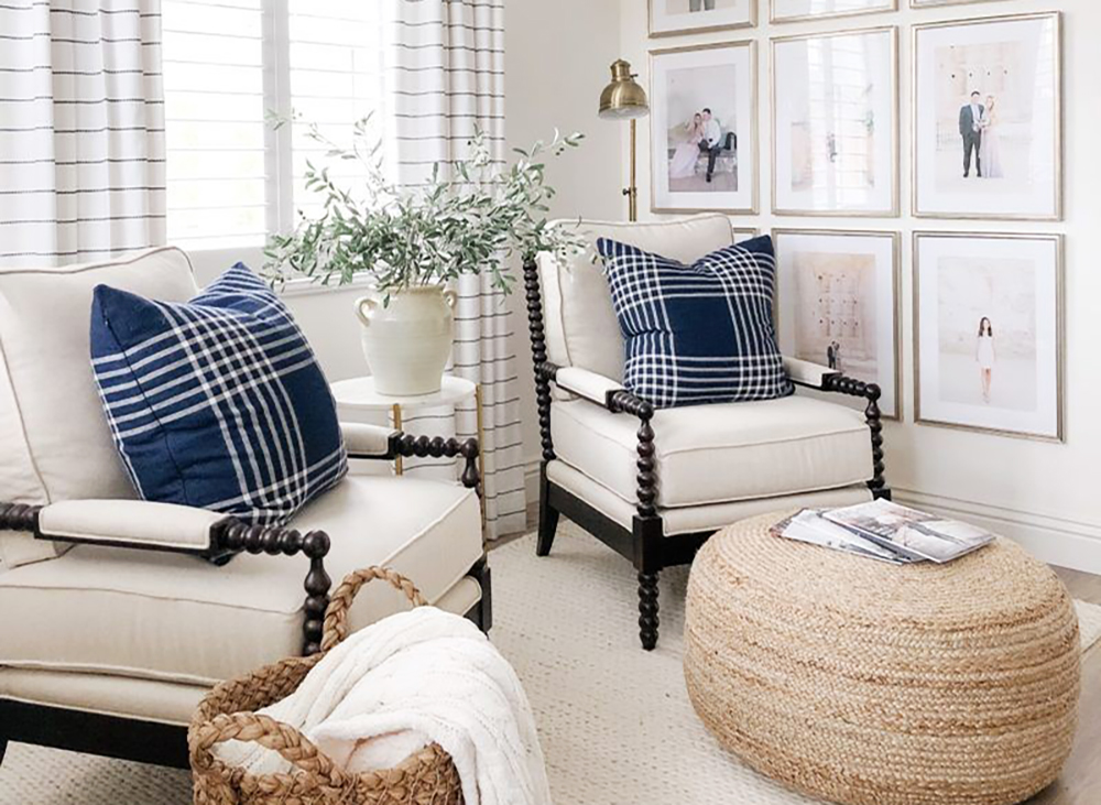 Mẫu bàn ghế phòng ngủ khách sạn đơn giản, sang trọng