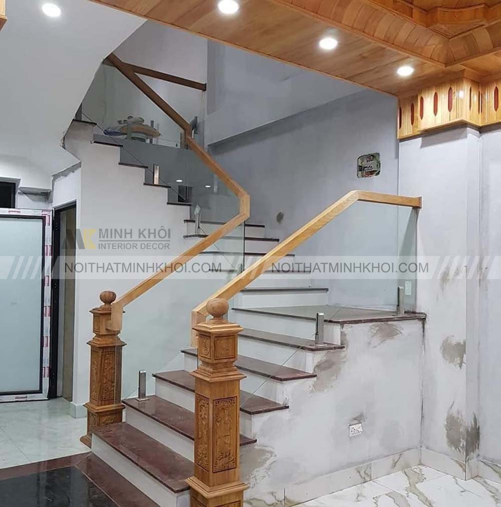 Một số mẫu thiết kế cầu thang kính kết hợp gỗ mới nhất hiện nay