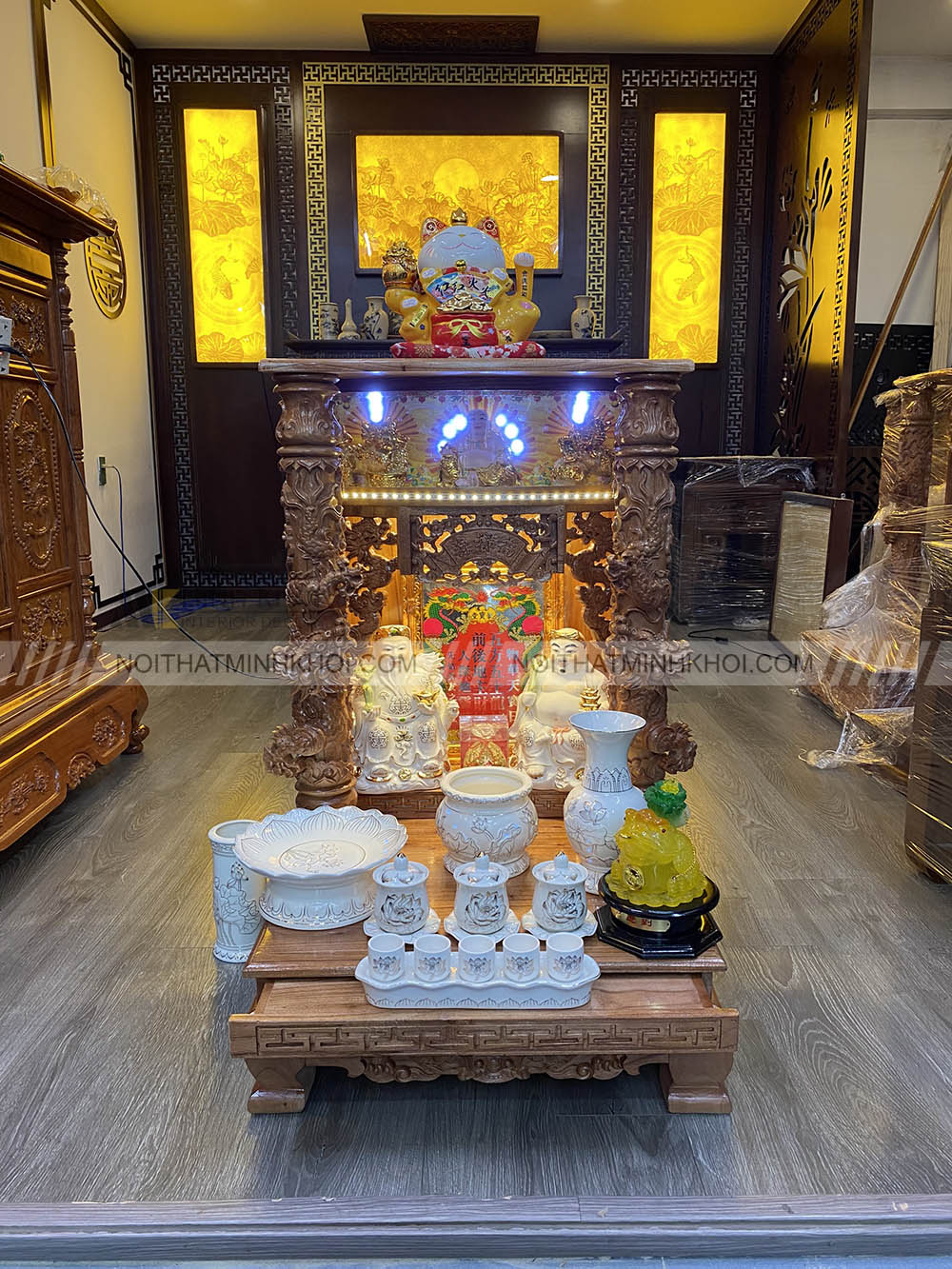 Nên đặt bàn thờ Thần Tài dưới bàn thờ gia tiên không