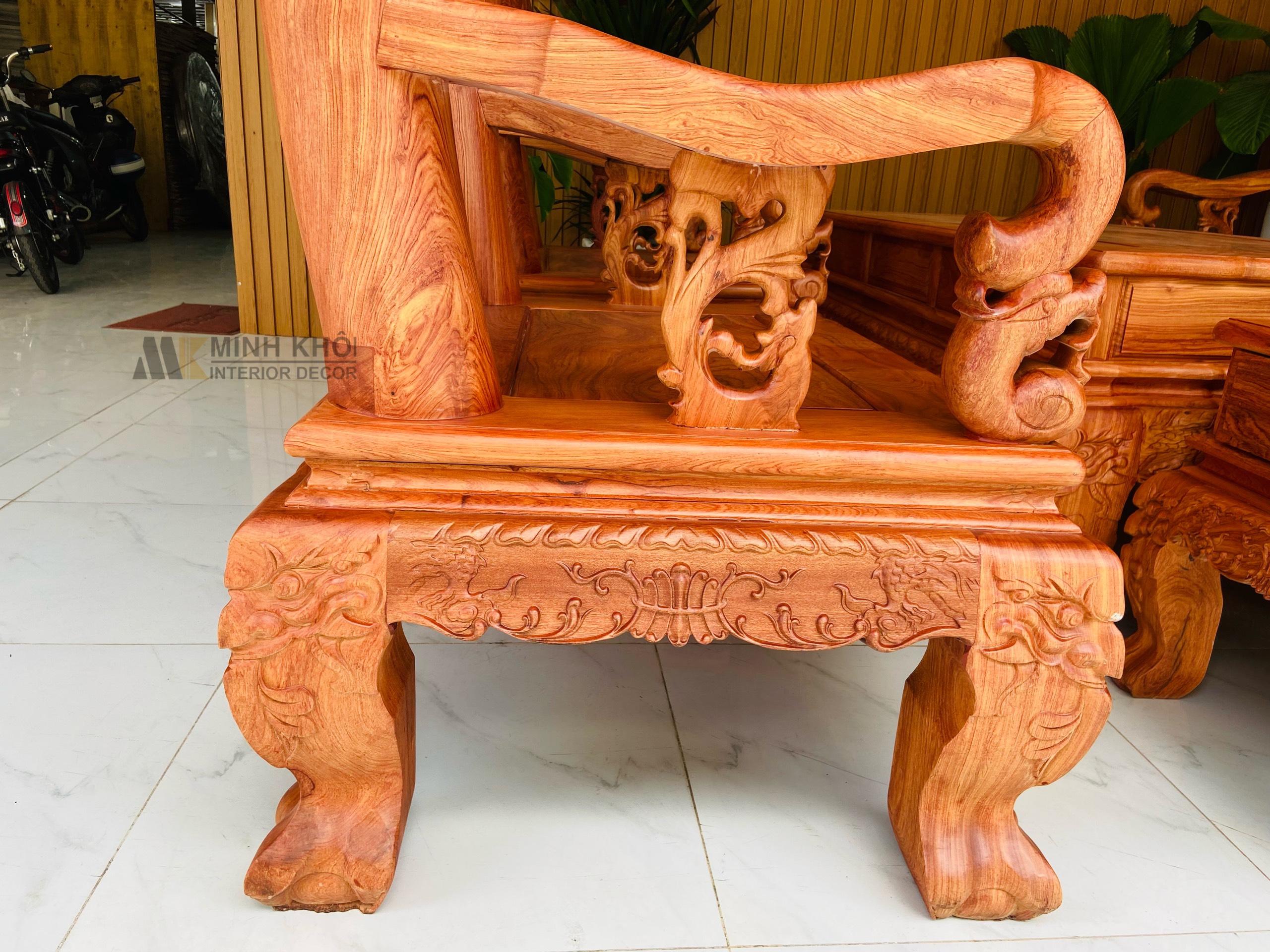 Salon gỗ hương đá chạm đào tay 14 - SL138