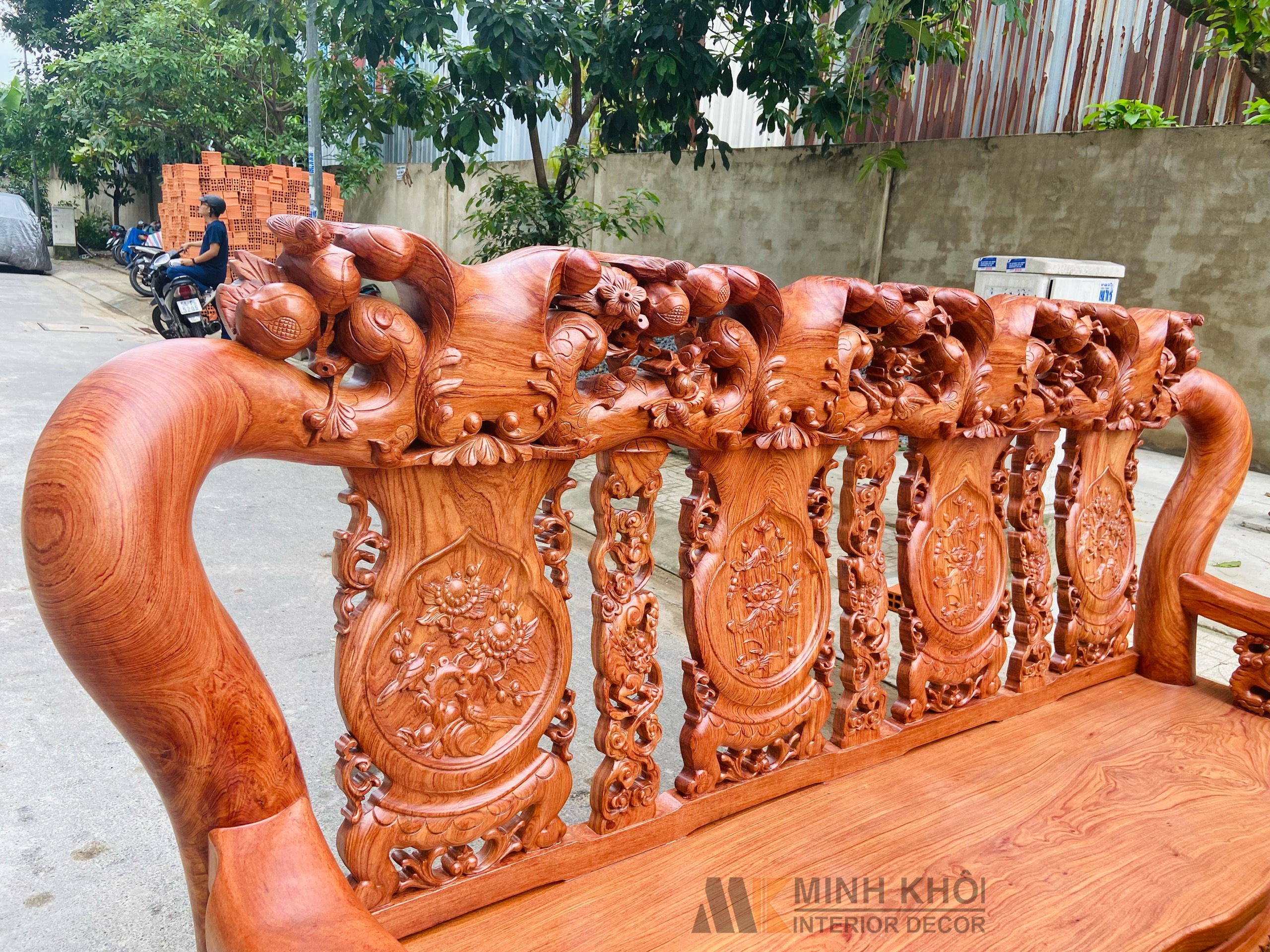 Salon hương đá tay 14 chạm đào mặt liền - SL941