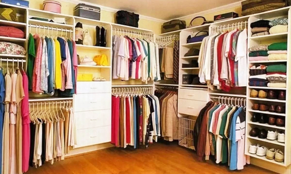 Sắp xếp tủ quần áo 3 cánh gọn gàng