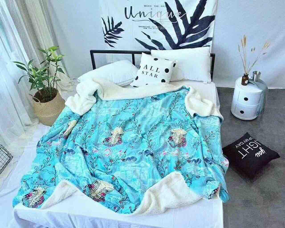 Thảm trải giường họa tiết hoa