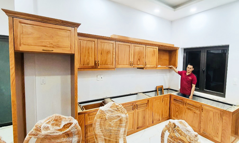 Bảng giá thi công tủ bếp gỗ tự nhiên