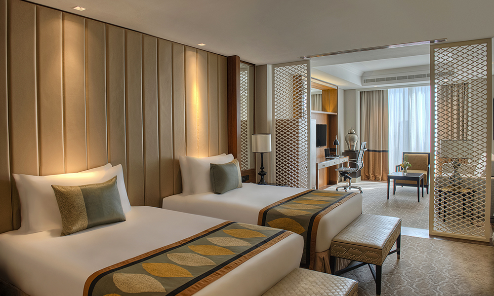 Trải nghiệm hoàn hảo trong kì nghỉ của bạn với giường ngủ khách sạn đẹp như mơ. Với chất lượng tuyệt vời của giường, bạn sẽ đắm mình trong giấc ngủ ngon và thoải mái nhất. Hãy tận hưởng các dịch vụ sang trọng và đẳng cấp mà khách sạn mang lại cho bạn.