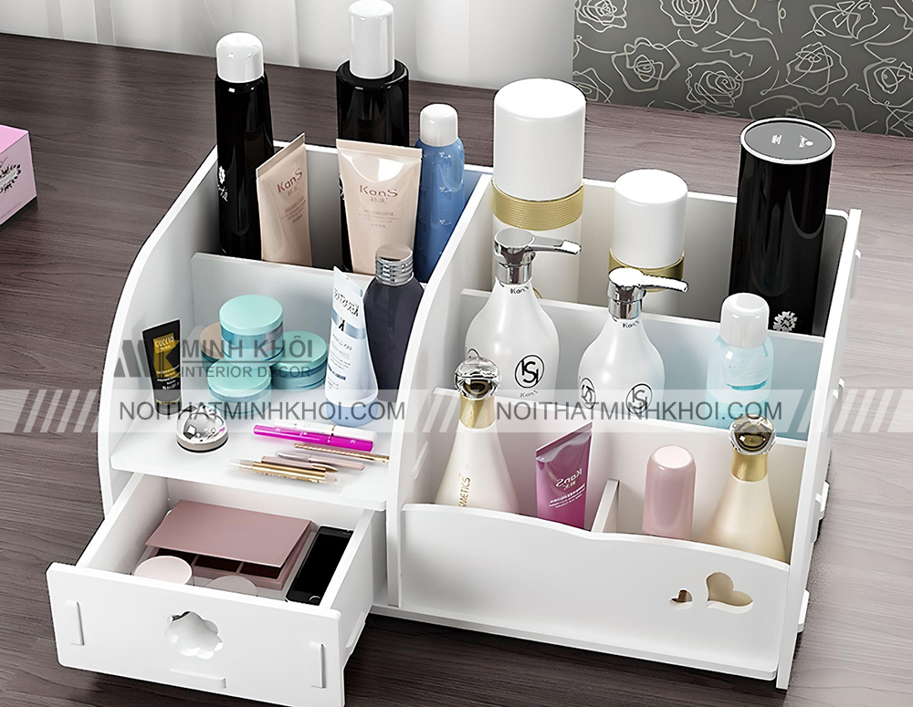 Trang trí bằng khay đựng đồ trang điểm