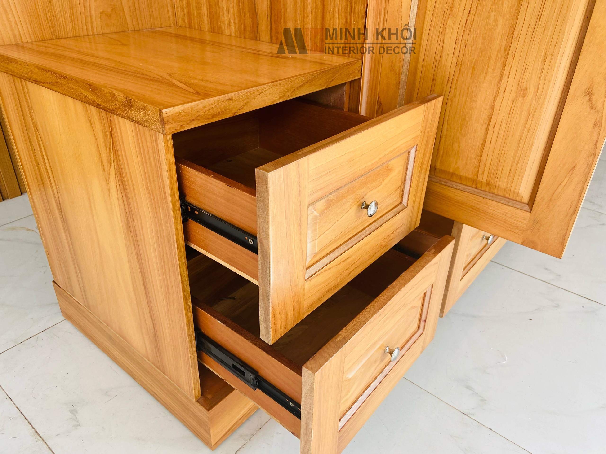 Tủ Áo Gõ Đỏ 3 Cánh Có Kệ Trang Trí - TA277