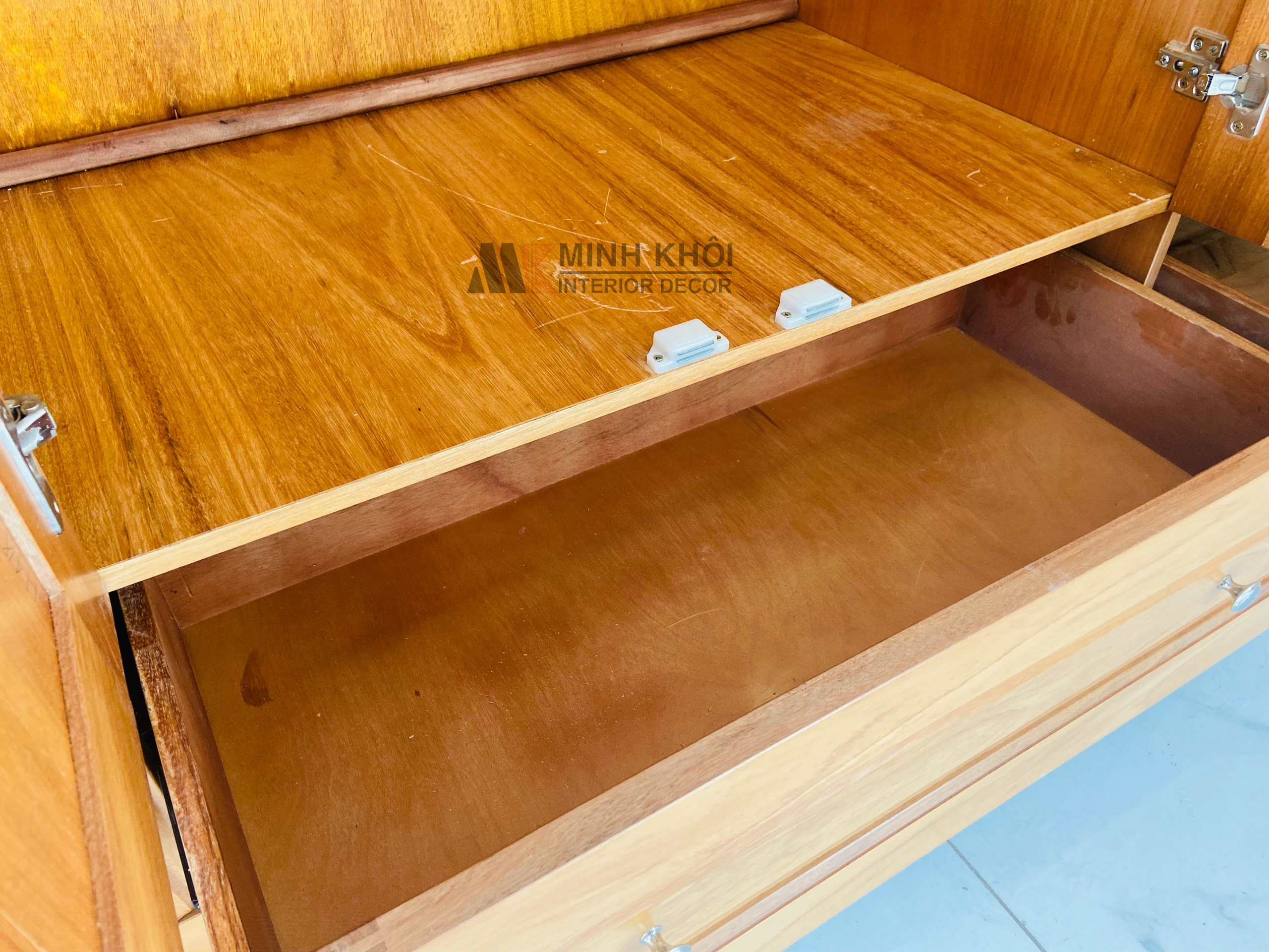 Tủ Áo Gõ Đỏ 3 Cánh Có Kệ Trang Trí - TA277