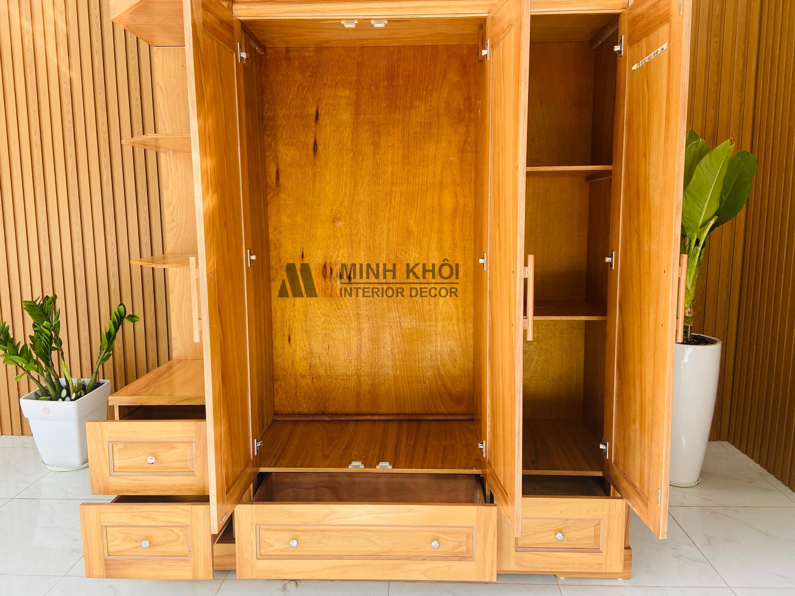 Tủ Áo Gõ Đỏ 3 Cánh Có Kệ Trang Trí - TA277