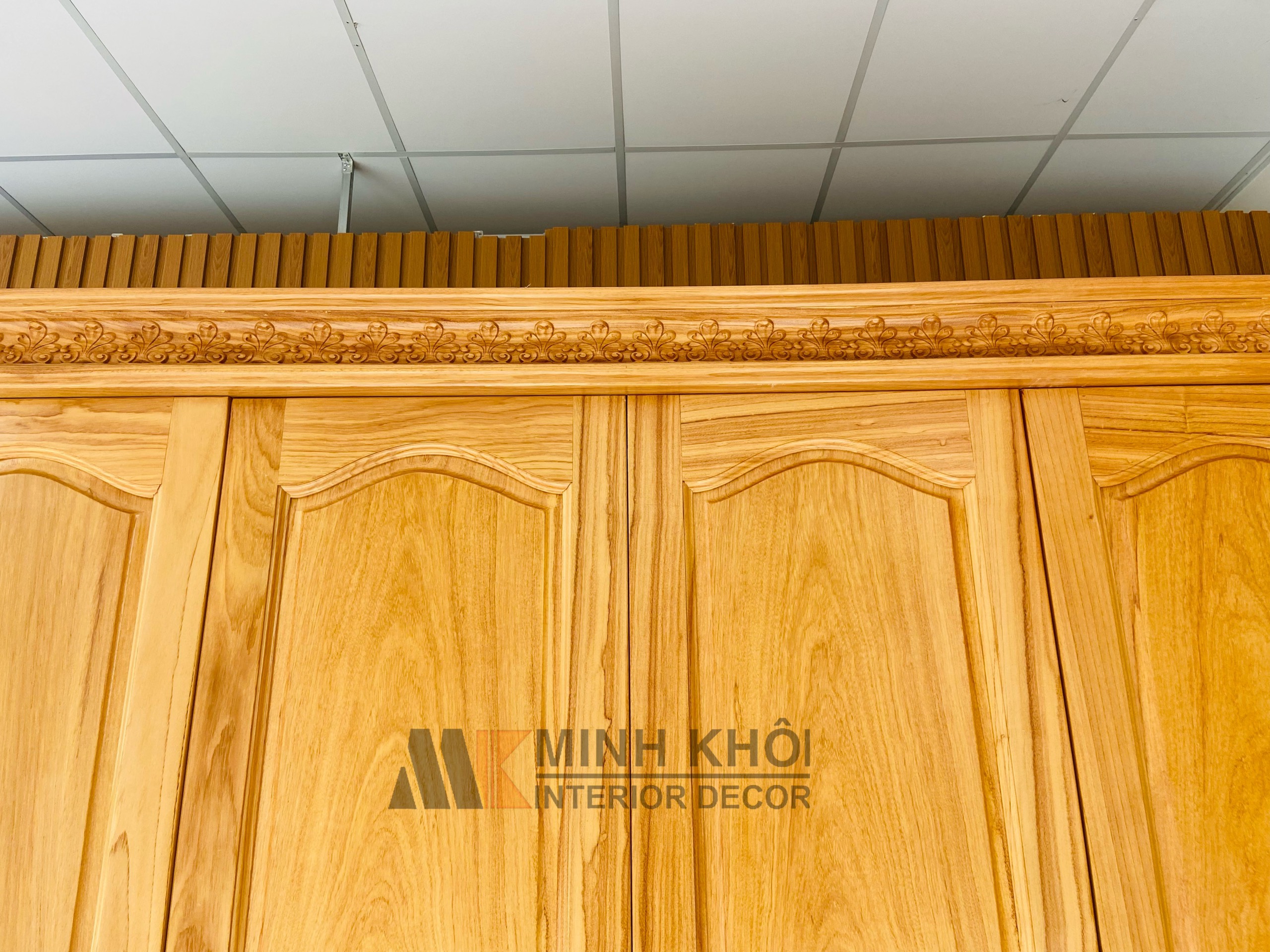 Tủ Áo Gõ Đỏ Chạm Hoa - TA856