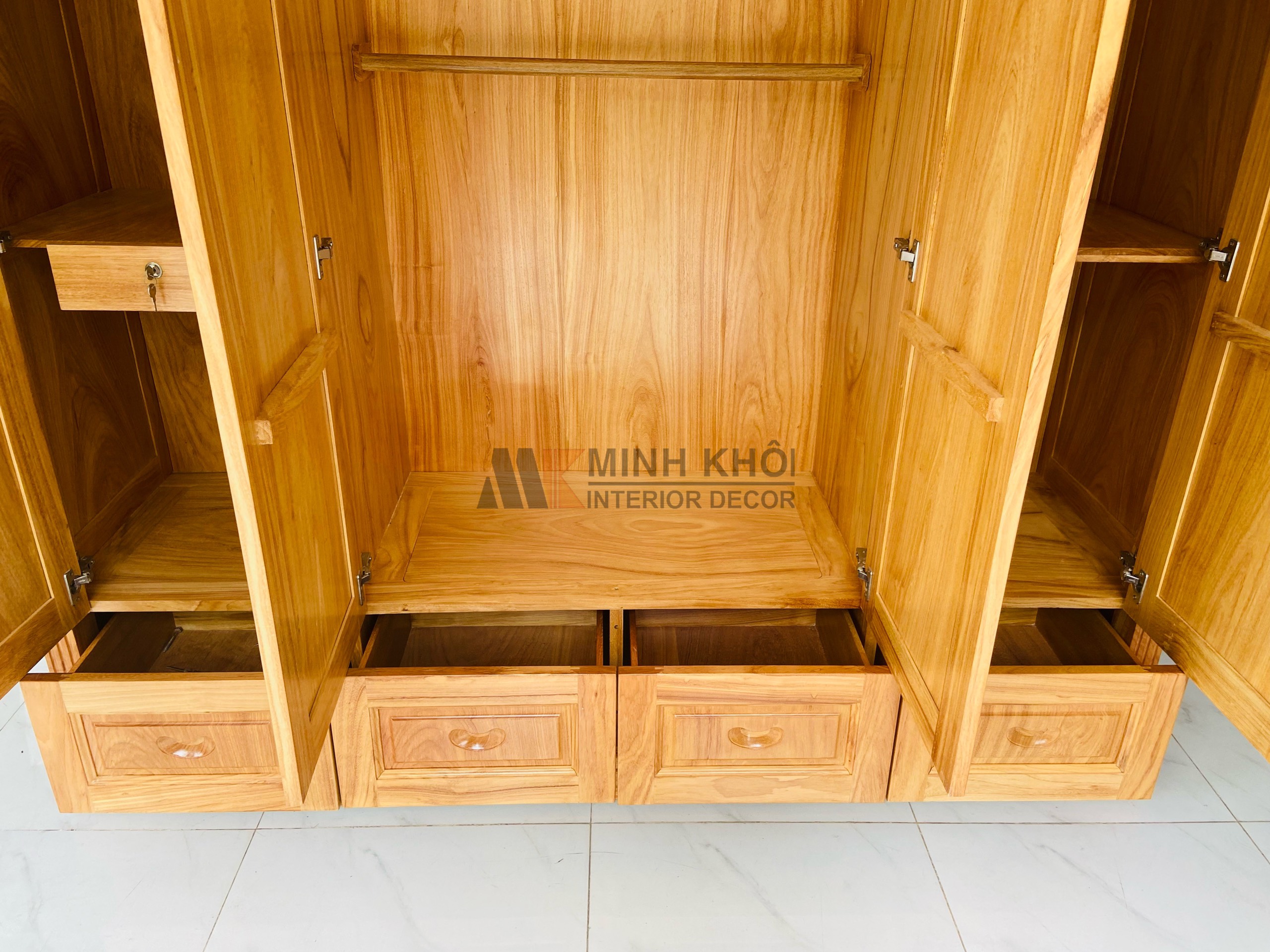 Tủ Áo Gõ Đỏ Chạm Hoa - TA856