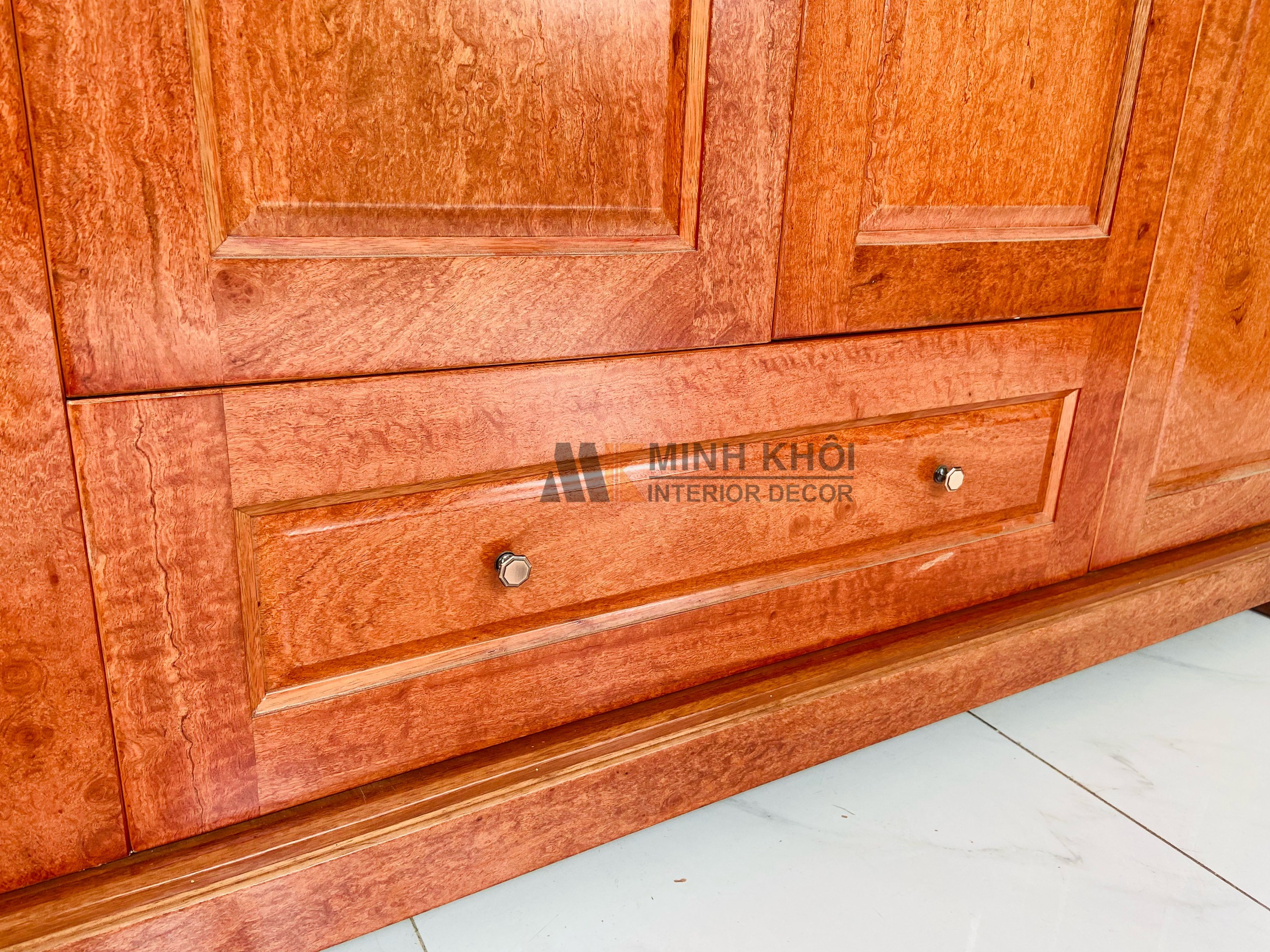 Tủ Áo Hương Đá 4 Cánh - TA225