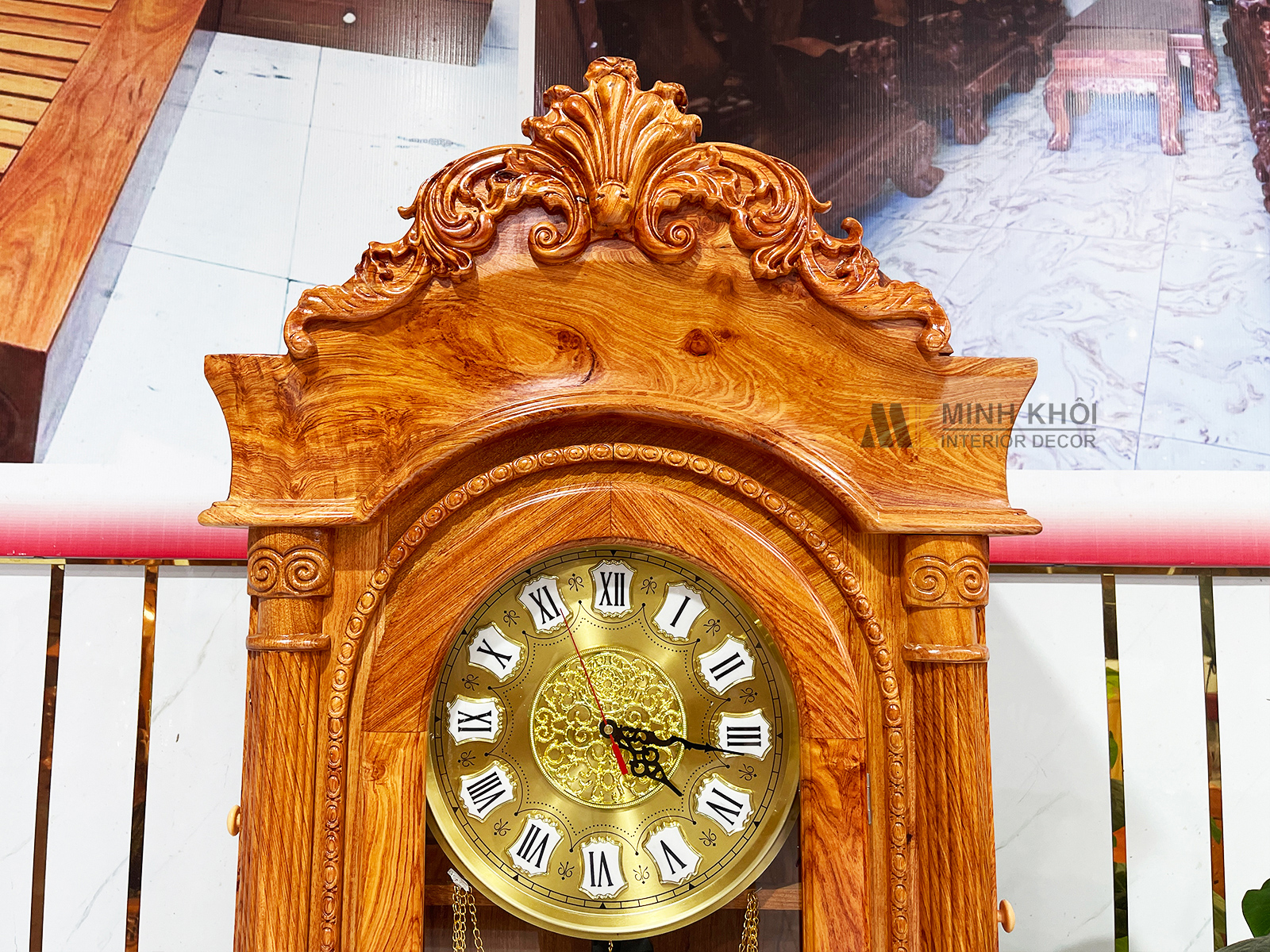 tu-dong-ho-go-huong-da-trang-tri-phong-khach-DH921