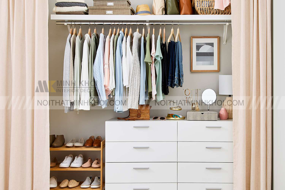 Tủ giày âm tường có rèm cuốn