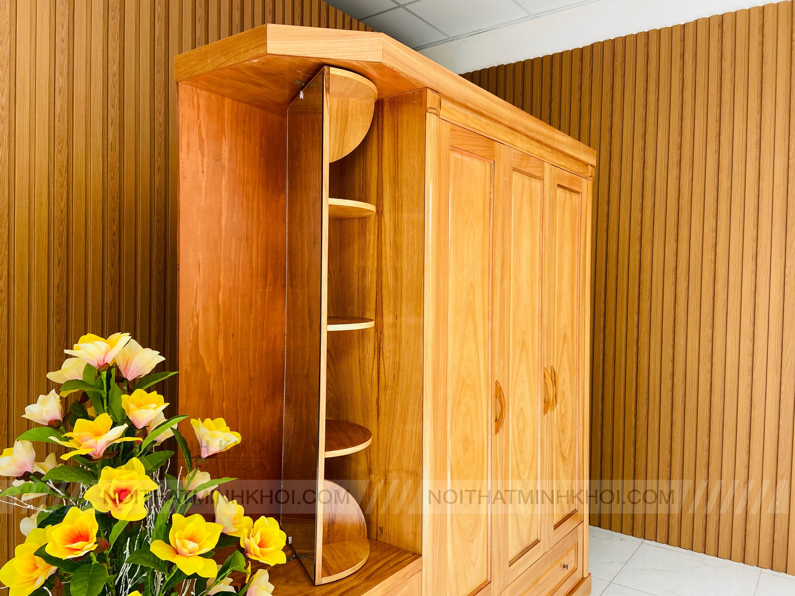 Tủ Quần Áo Gỗ Gõ Đỏ 3 Cánh Góc Trang Trí Xoay - TA212
