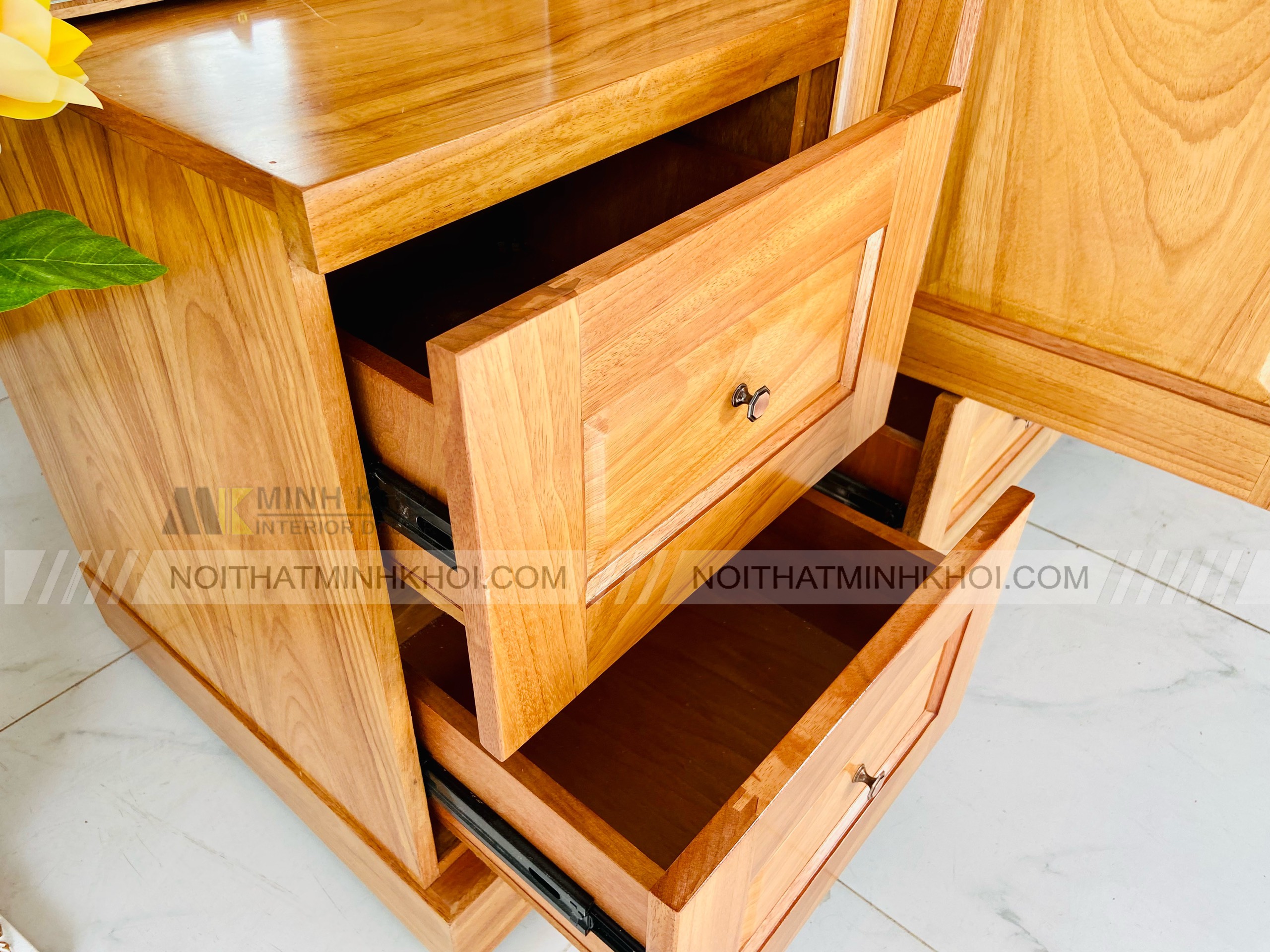 Tủ Quần Áo Gỗ Gõ Đỏ 3 Cánh Góc Trang Trí Xoay - TA212