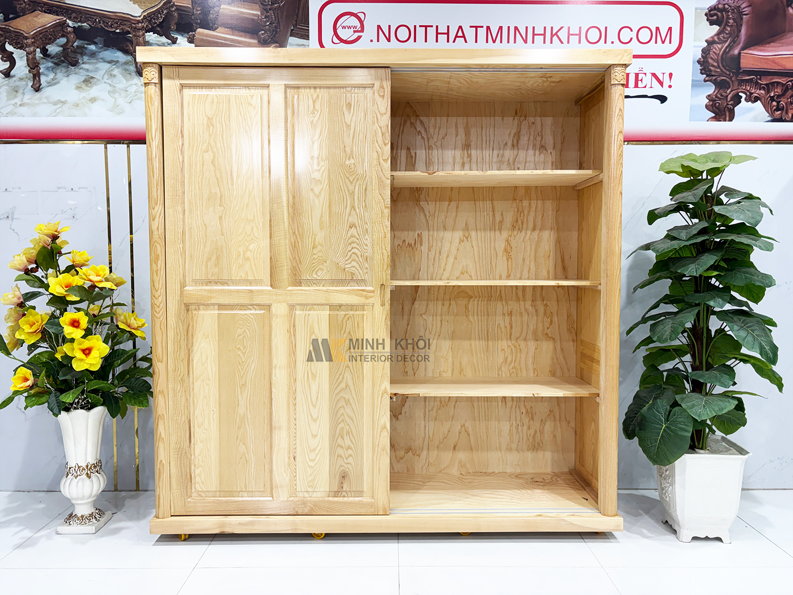 tu-quan-ao-go-soi-cua-lua-hien-dai-ta934